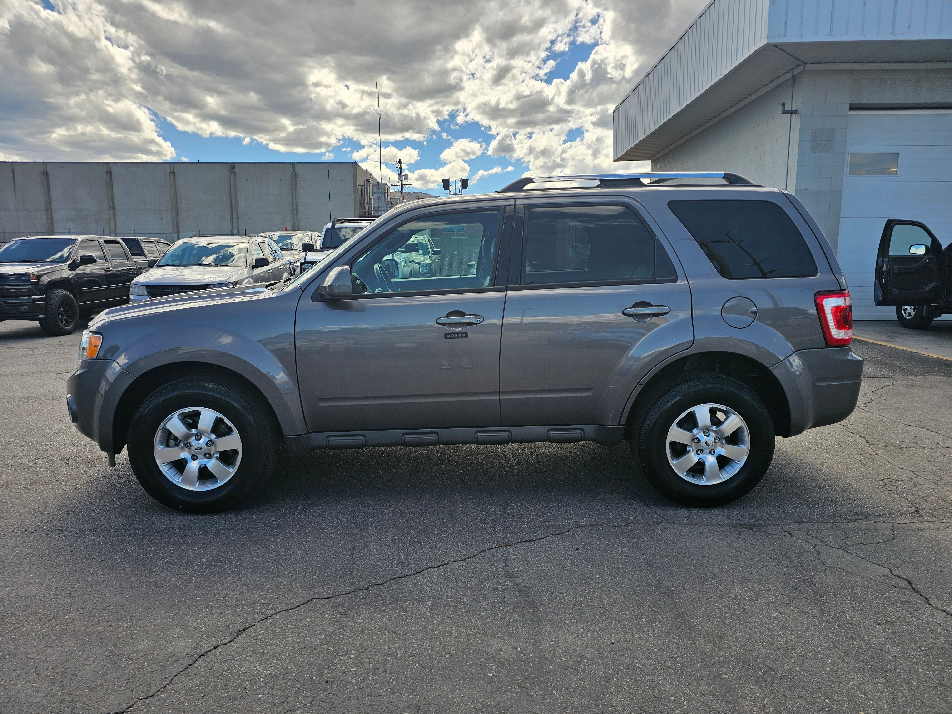 View vehicle photo 2