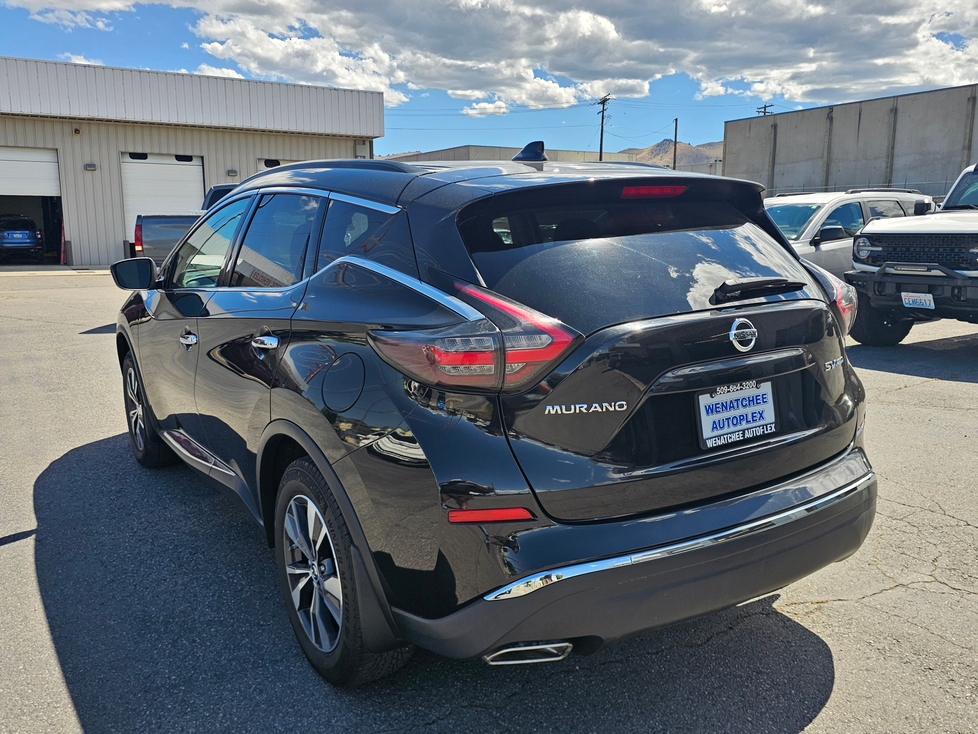 View vehicle photo 3