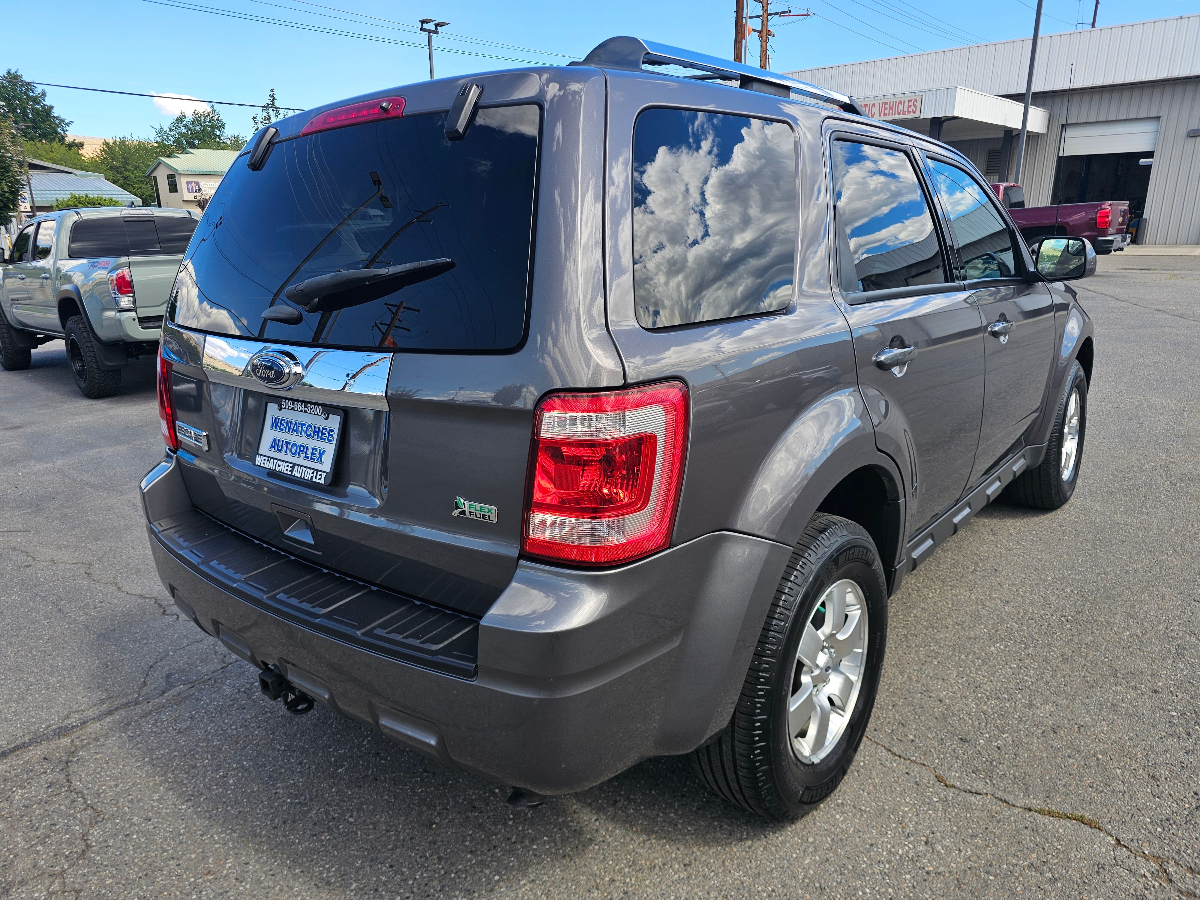 View vehicle photo 5