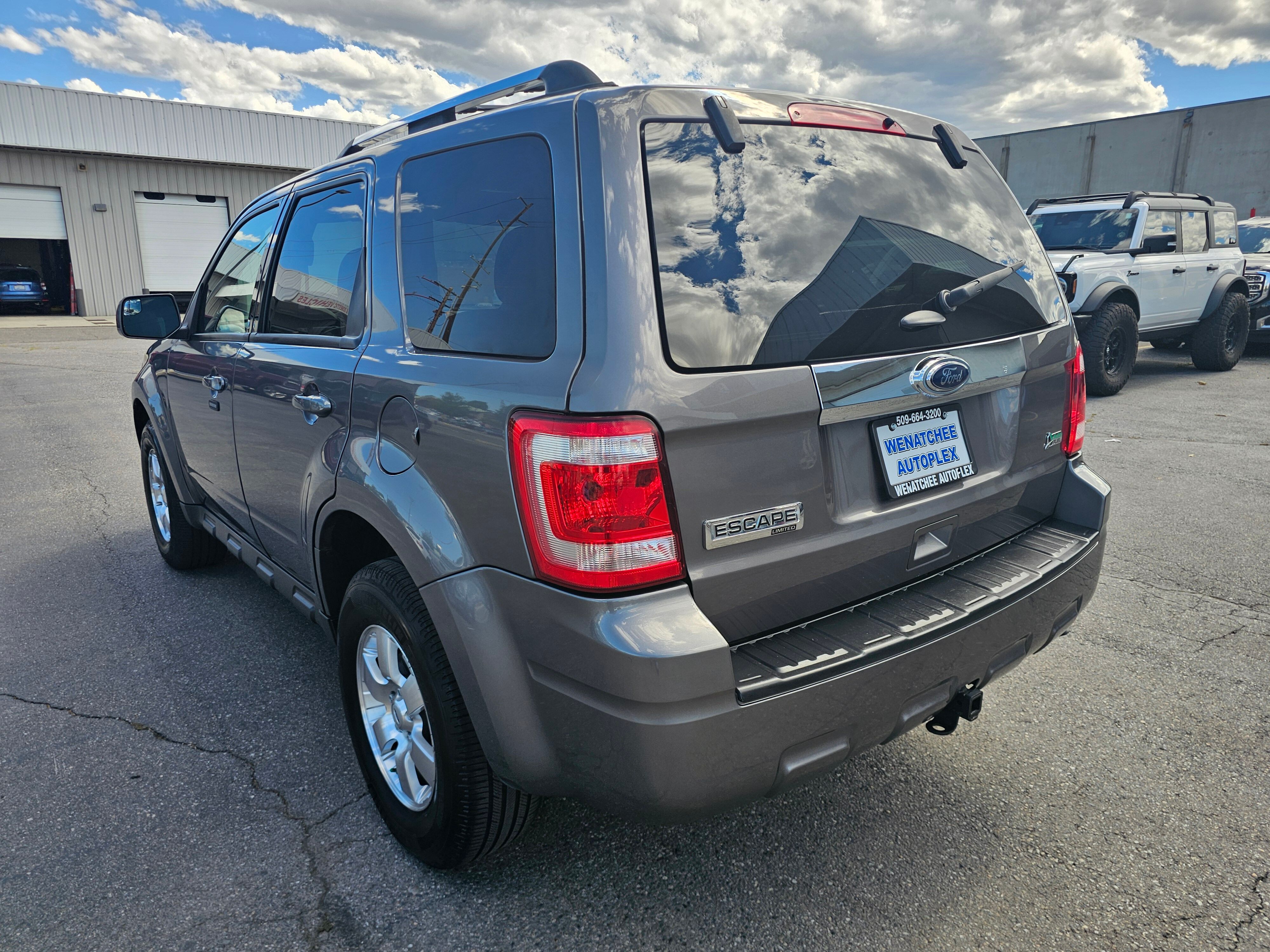 View vehicle photo 3