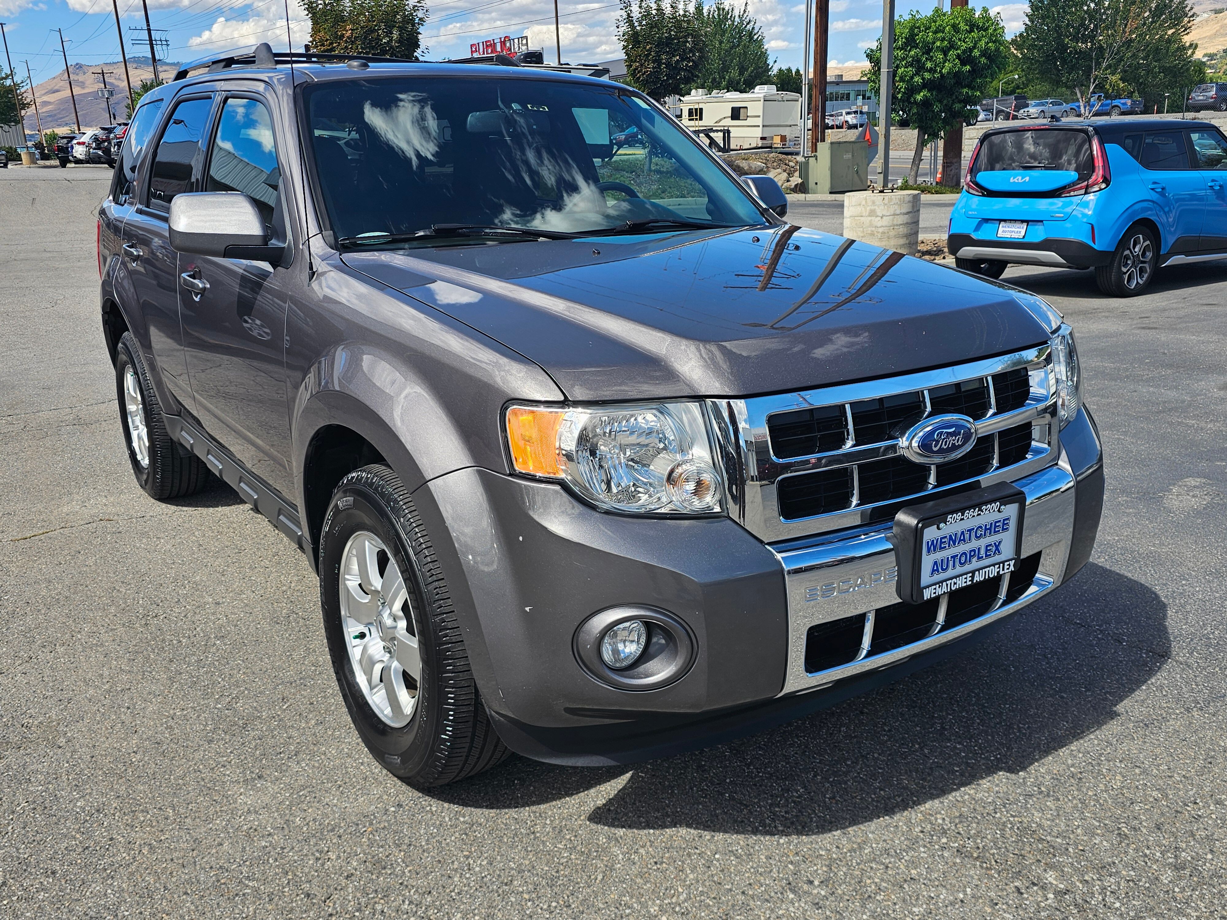 View vehicle photo 7