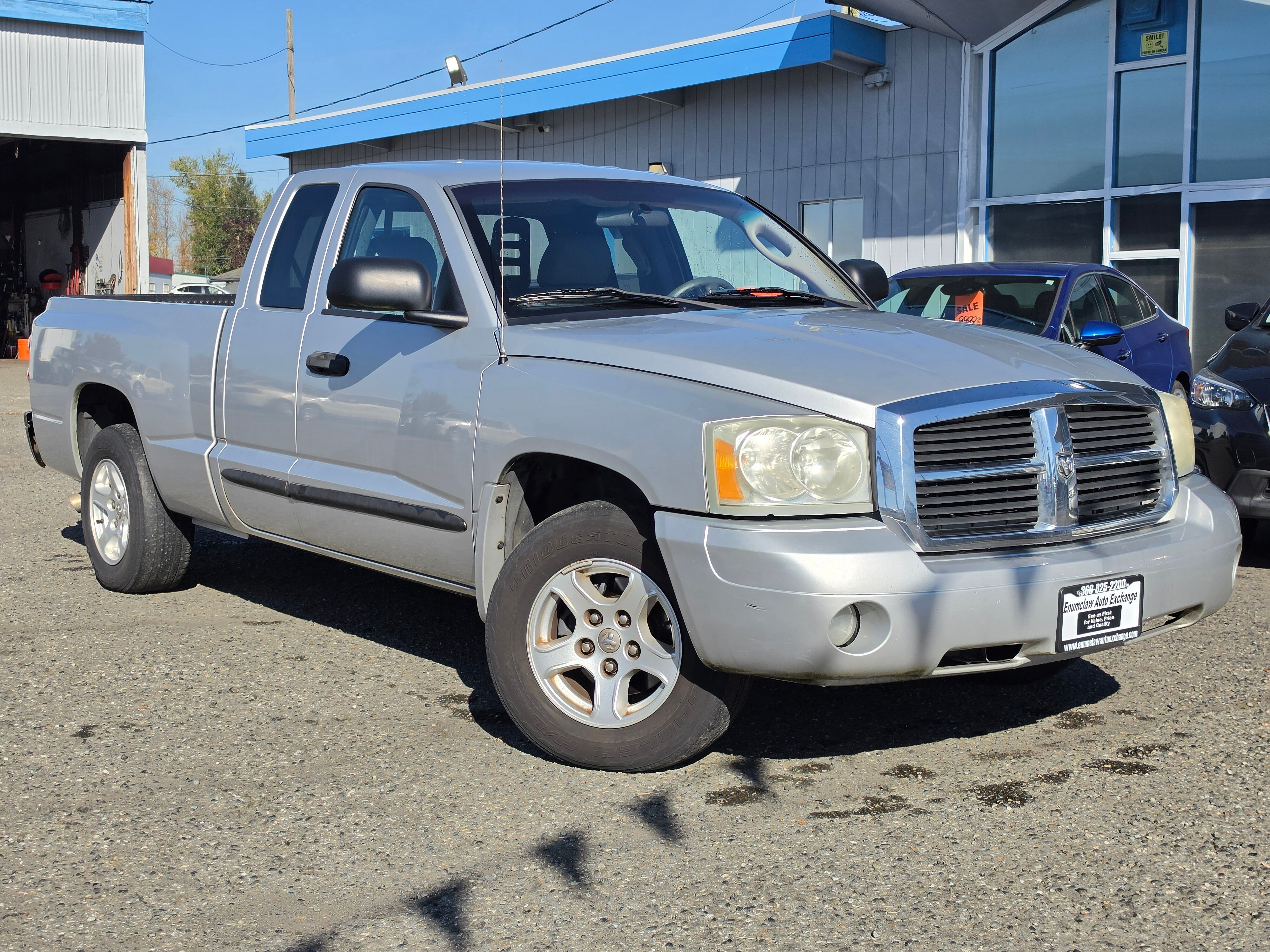 Bright Silver Metallic Clearcoat 2005 Dodge Dakota Pickup Truck Rear-Wheel Drive 5-Speed Automatic