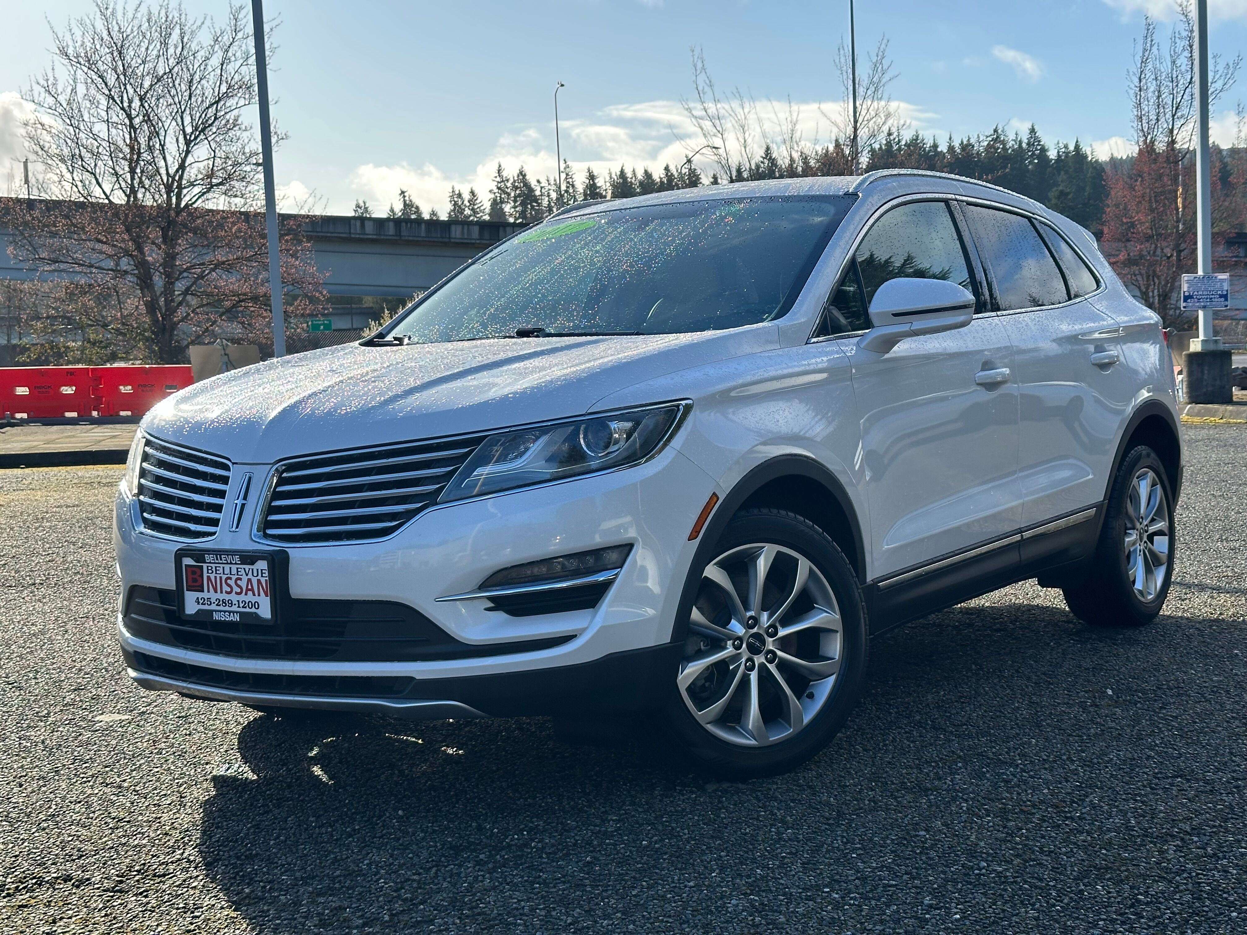 White Platinum Metallic Tri-Coat 2017 Lincoln MKC Select FWD SUV / Crossover Front-Wheel Drive 6-Speed Automatic