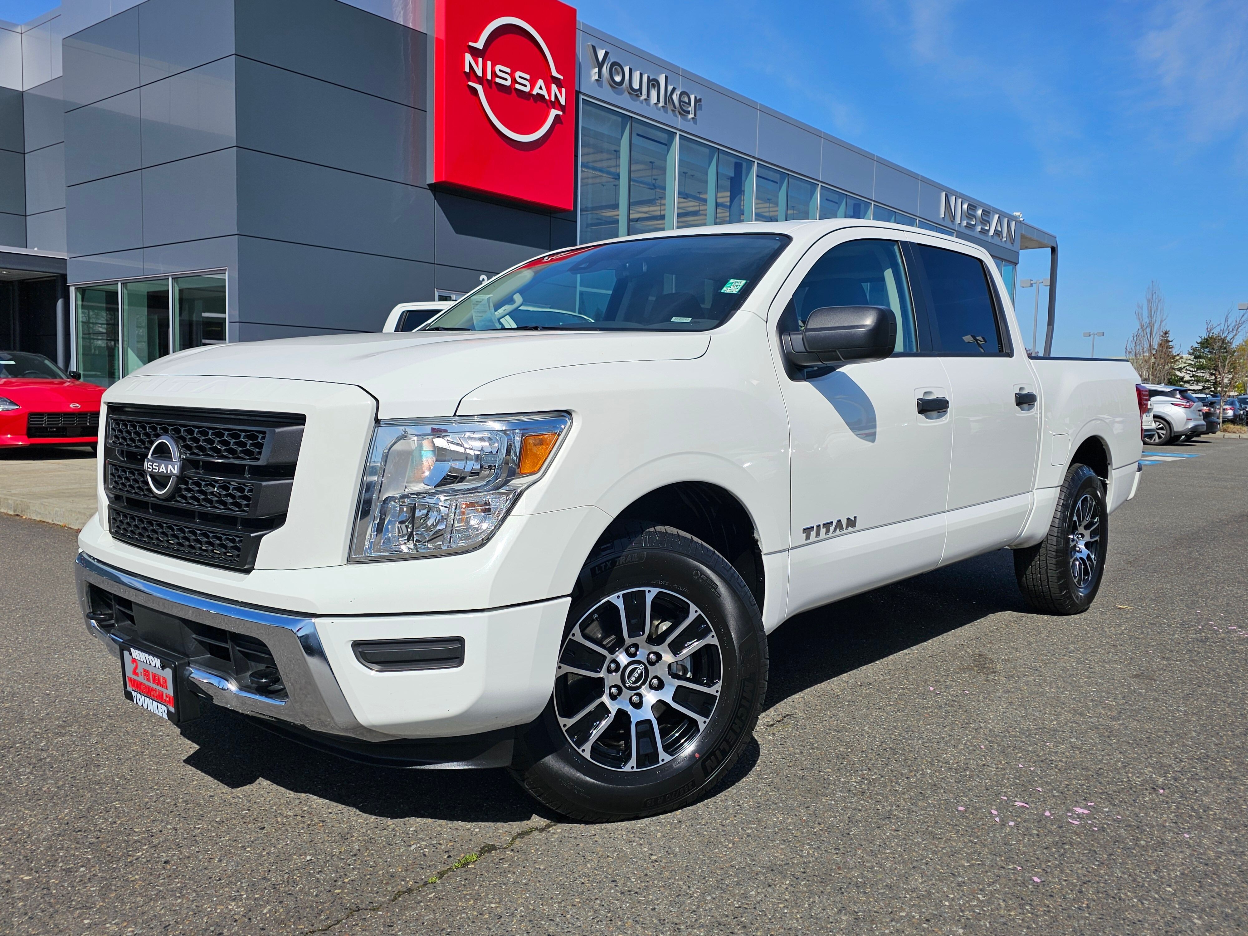 Nissan Titan SV Crew Cab 4WD