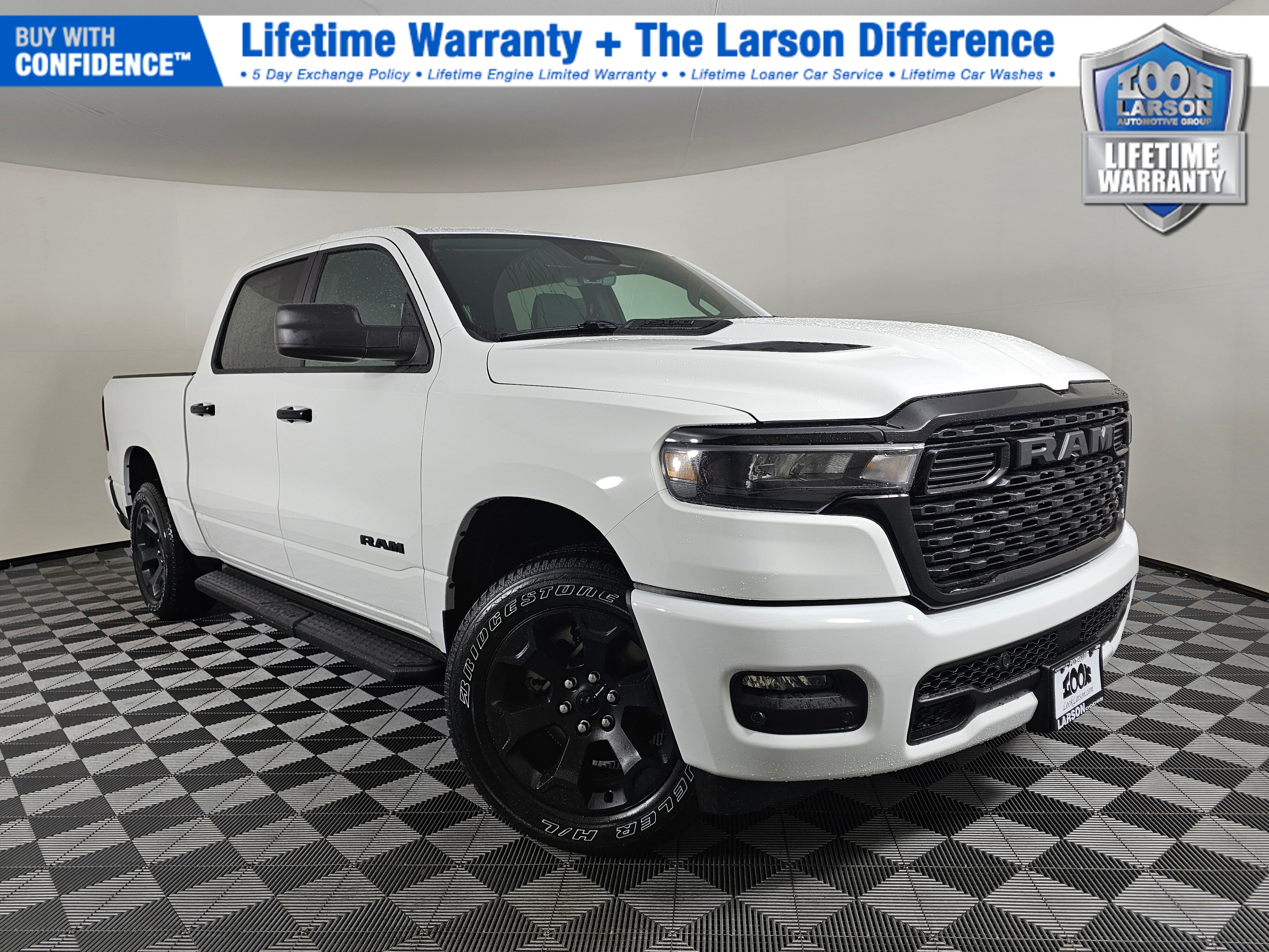 Bright White Clearcoat 2026 RAM 1500 Express Crew Cab 4WD Pickup Truck Four-Wheel Drive 8-Speed Automatic