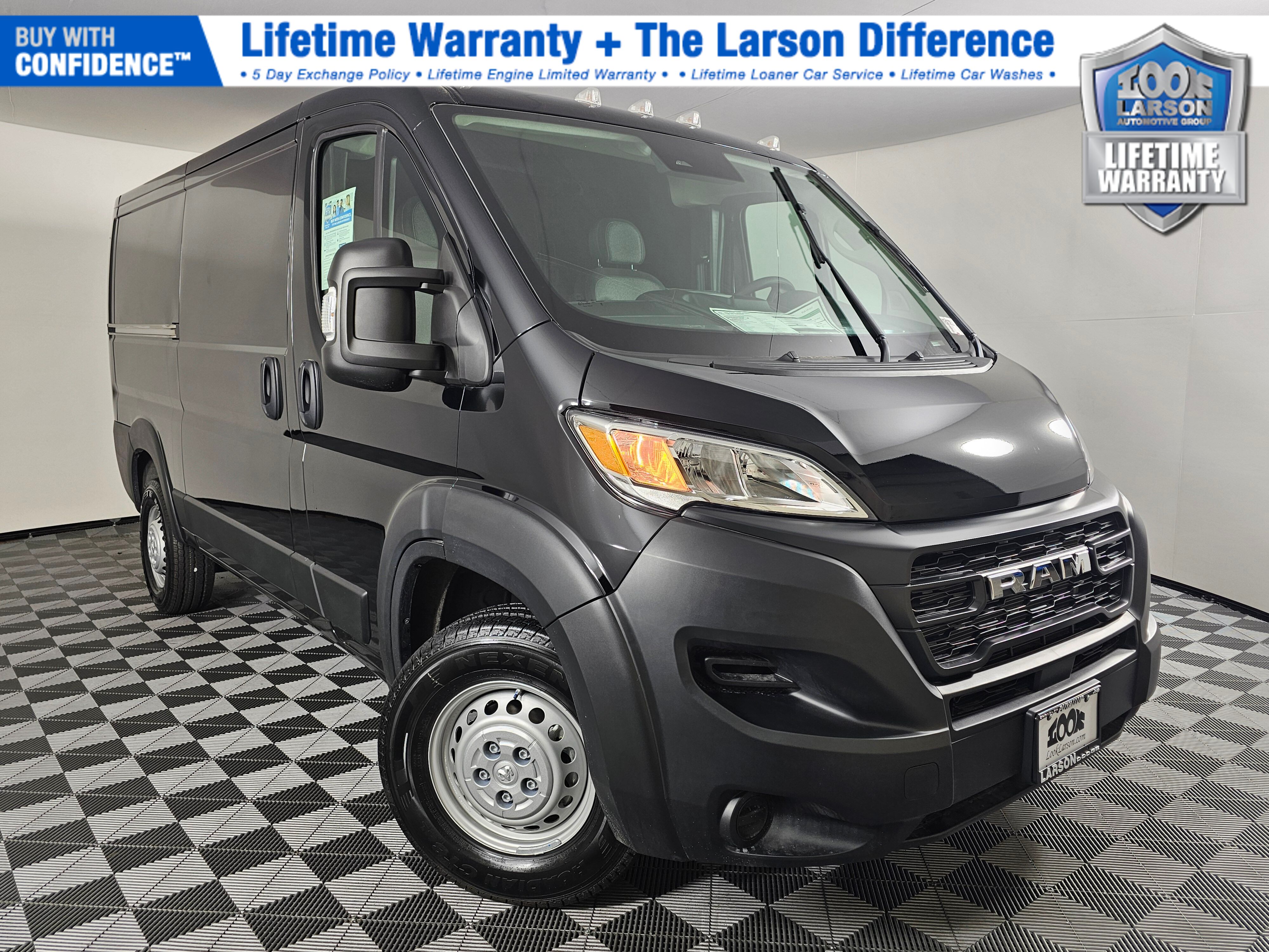 Black Clearcoat 2026 RAM ProMaster 1500 Tradesman 136 Low Roof Cargo Van FWD Van Front-Wheel Drive 9-Speed Automatic