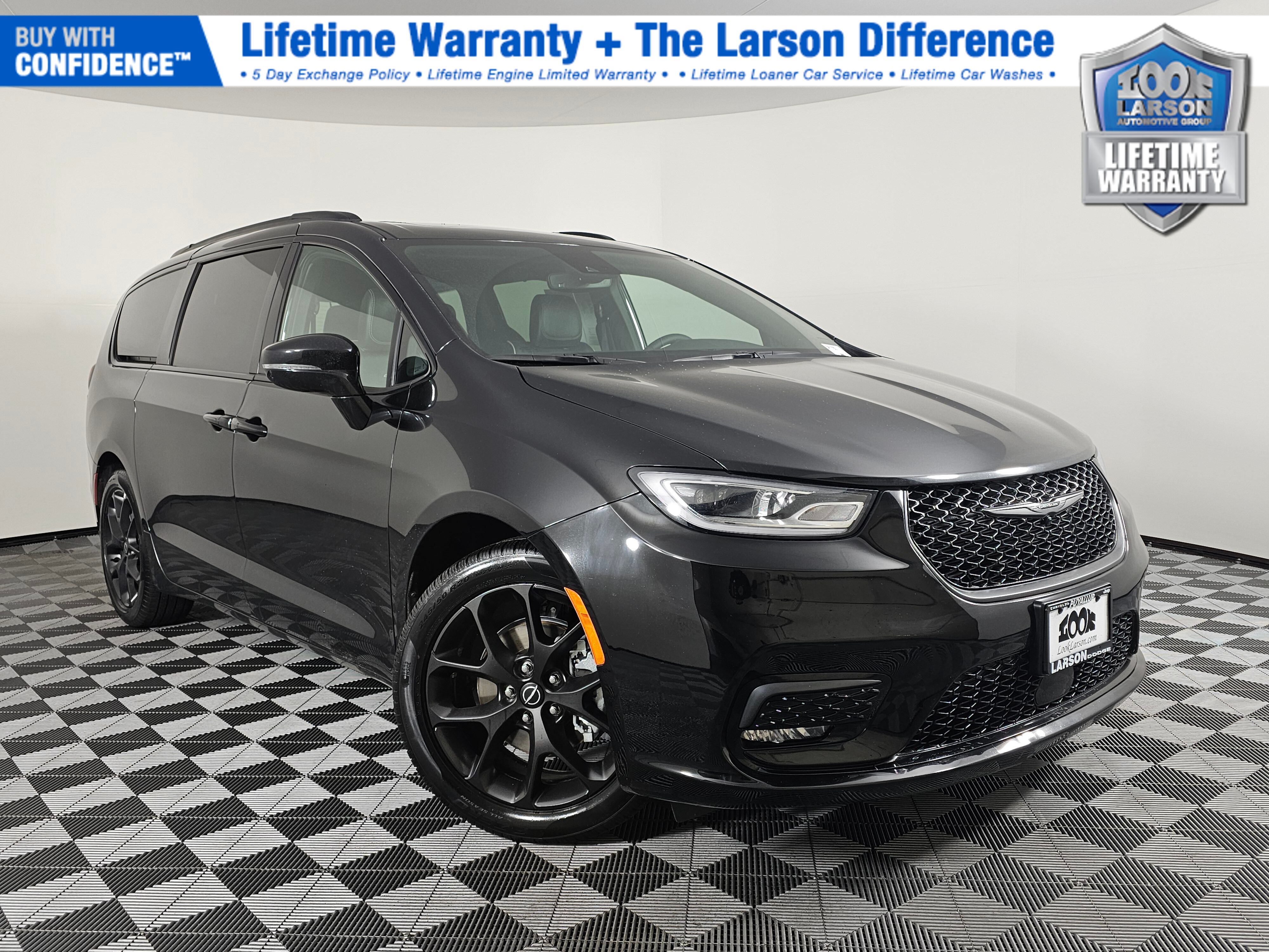 Diamond Black Crystal Pearlcoat 2026 Chrysler Pacifica Limited FWD Minivan Front-Wheel Drive 9-Speed Automatic