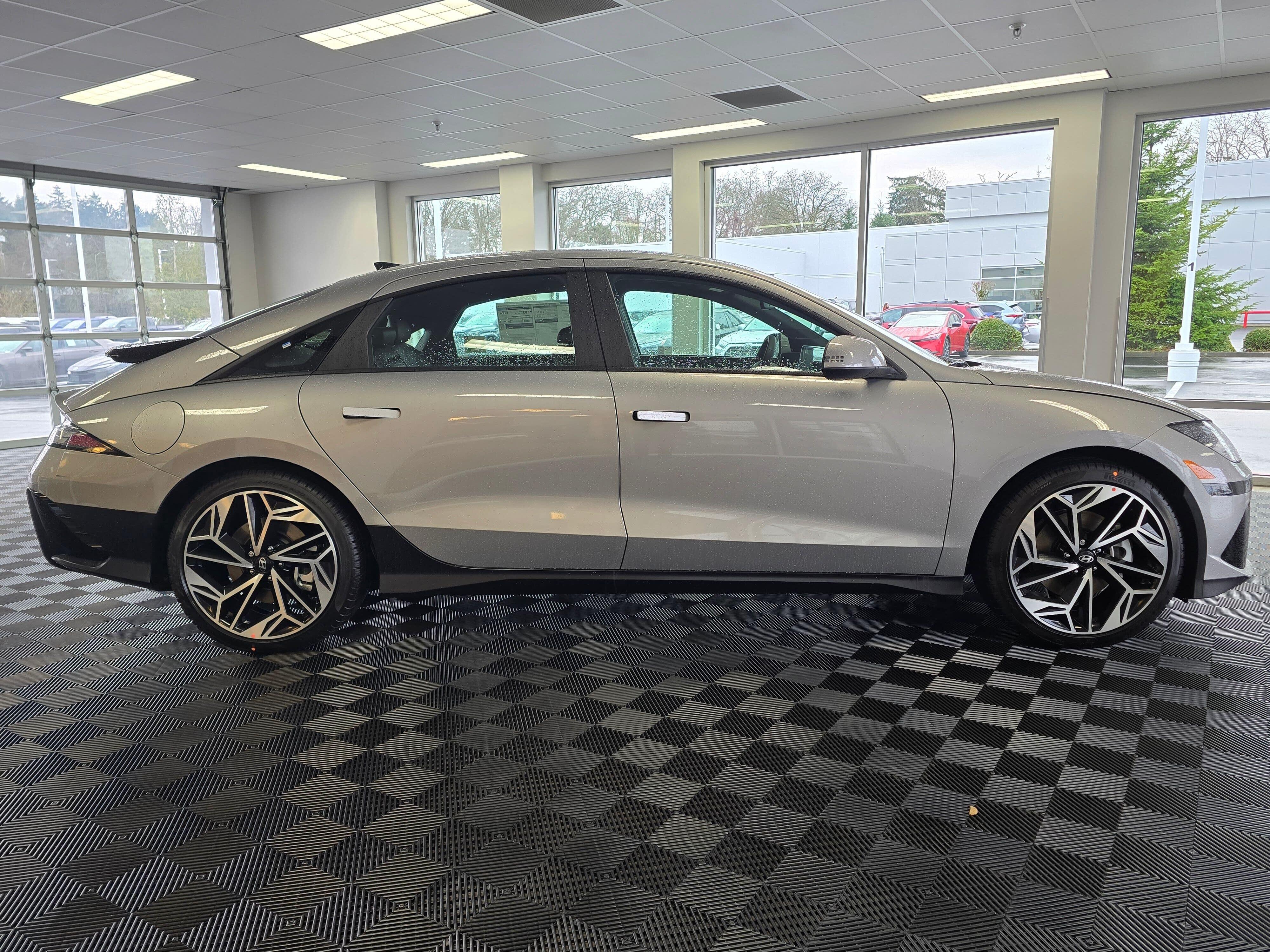 View vehicle photo 3