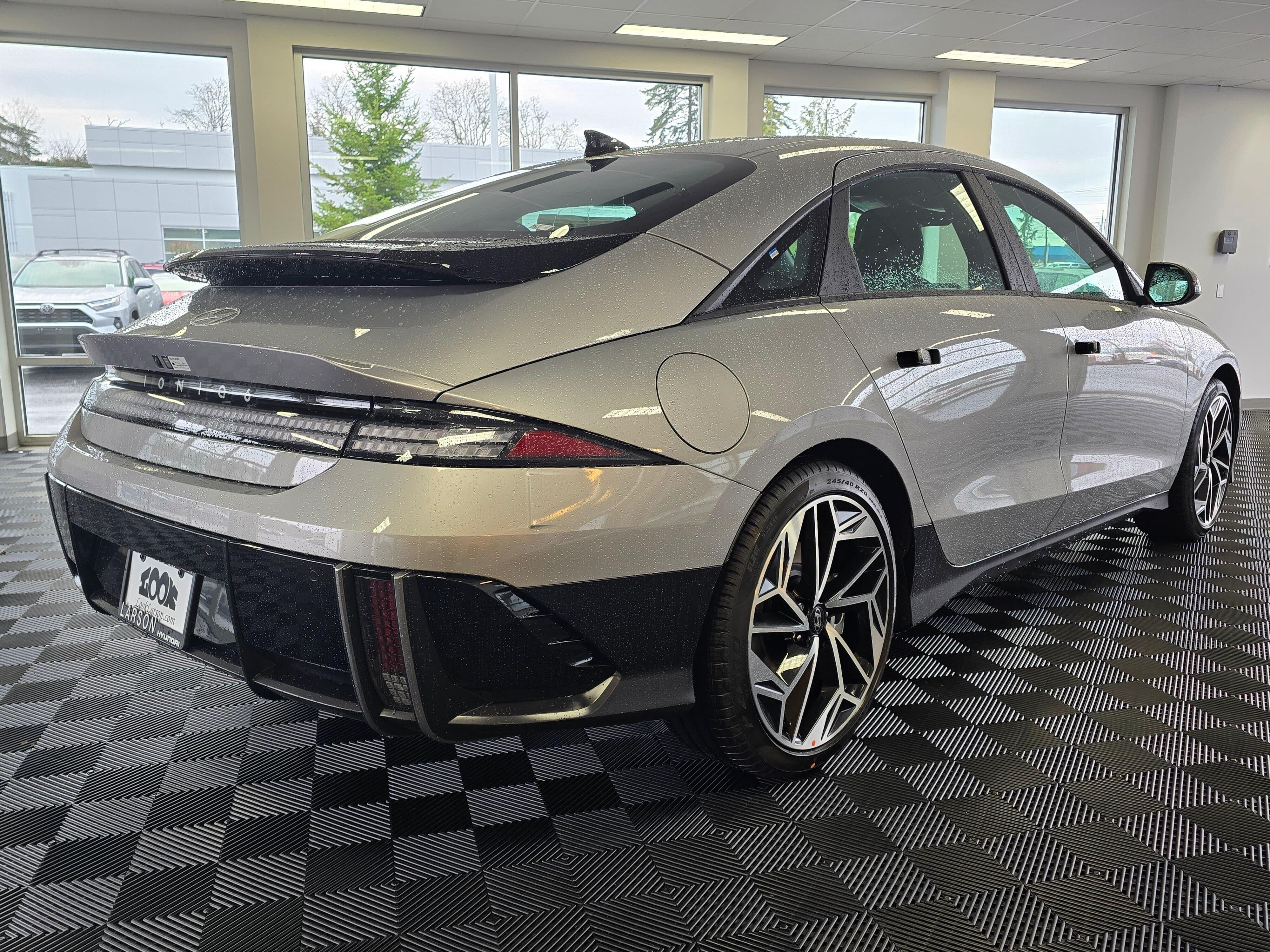 View vehicle photo 4