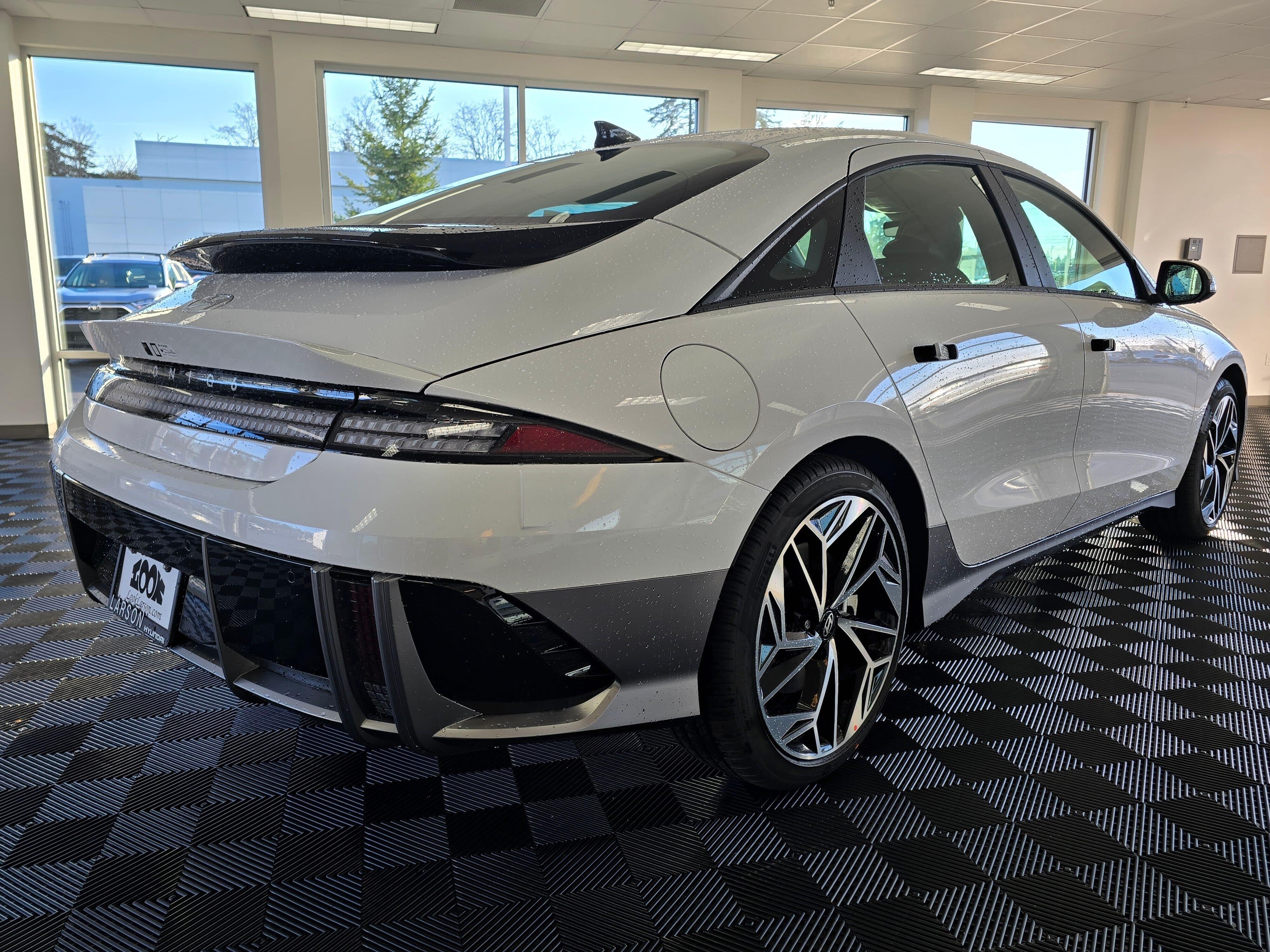 View vehicle photo 4