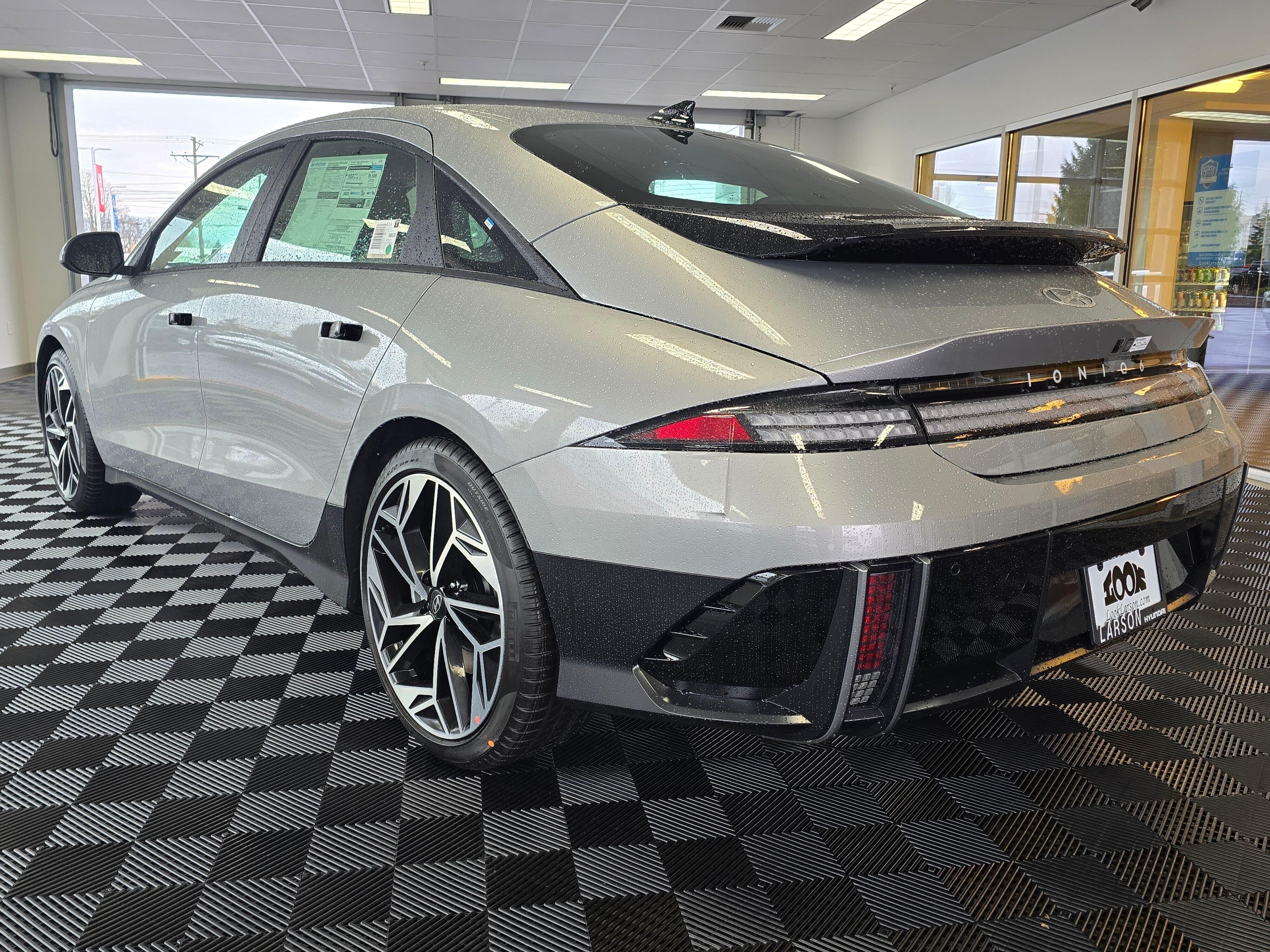 View vehicle photo 6