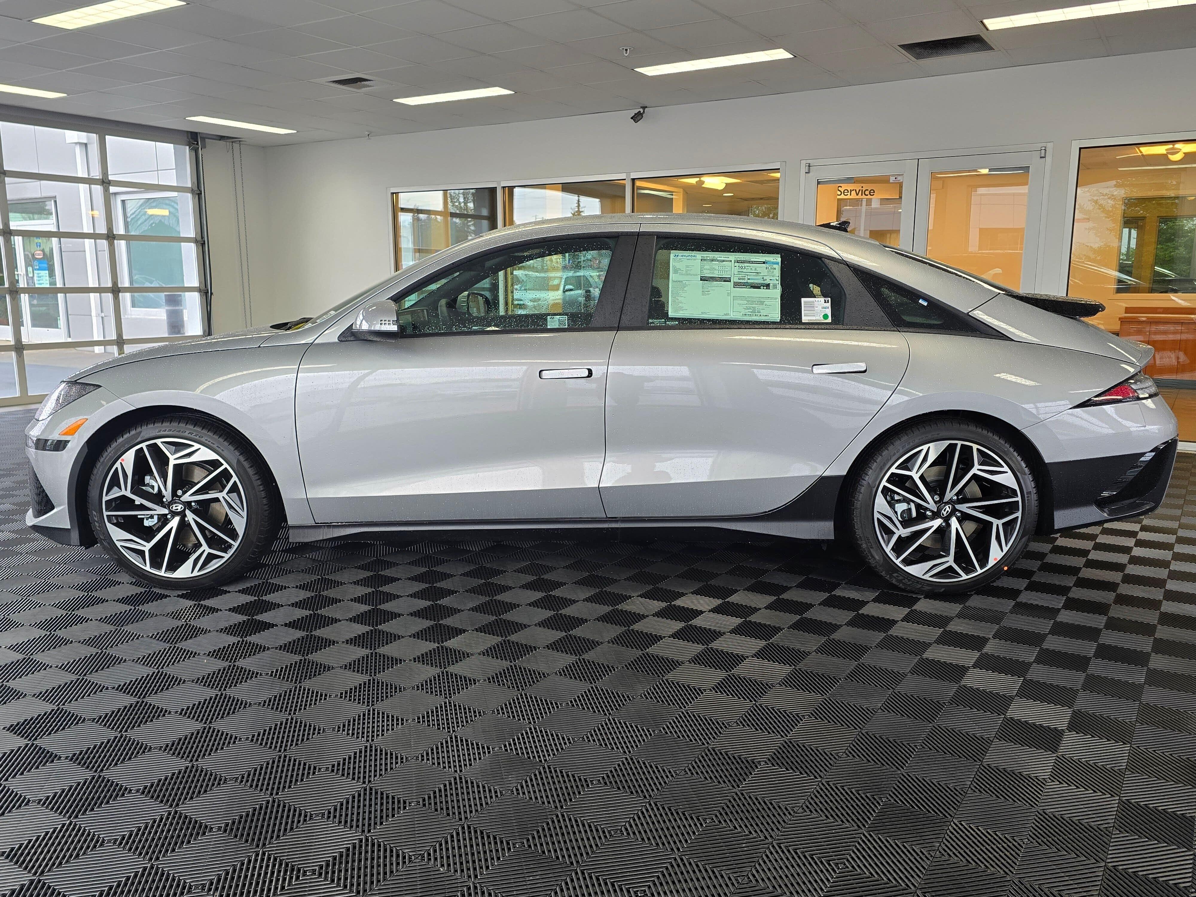 View vehicle photo 7