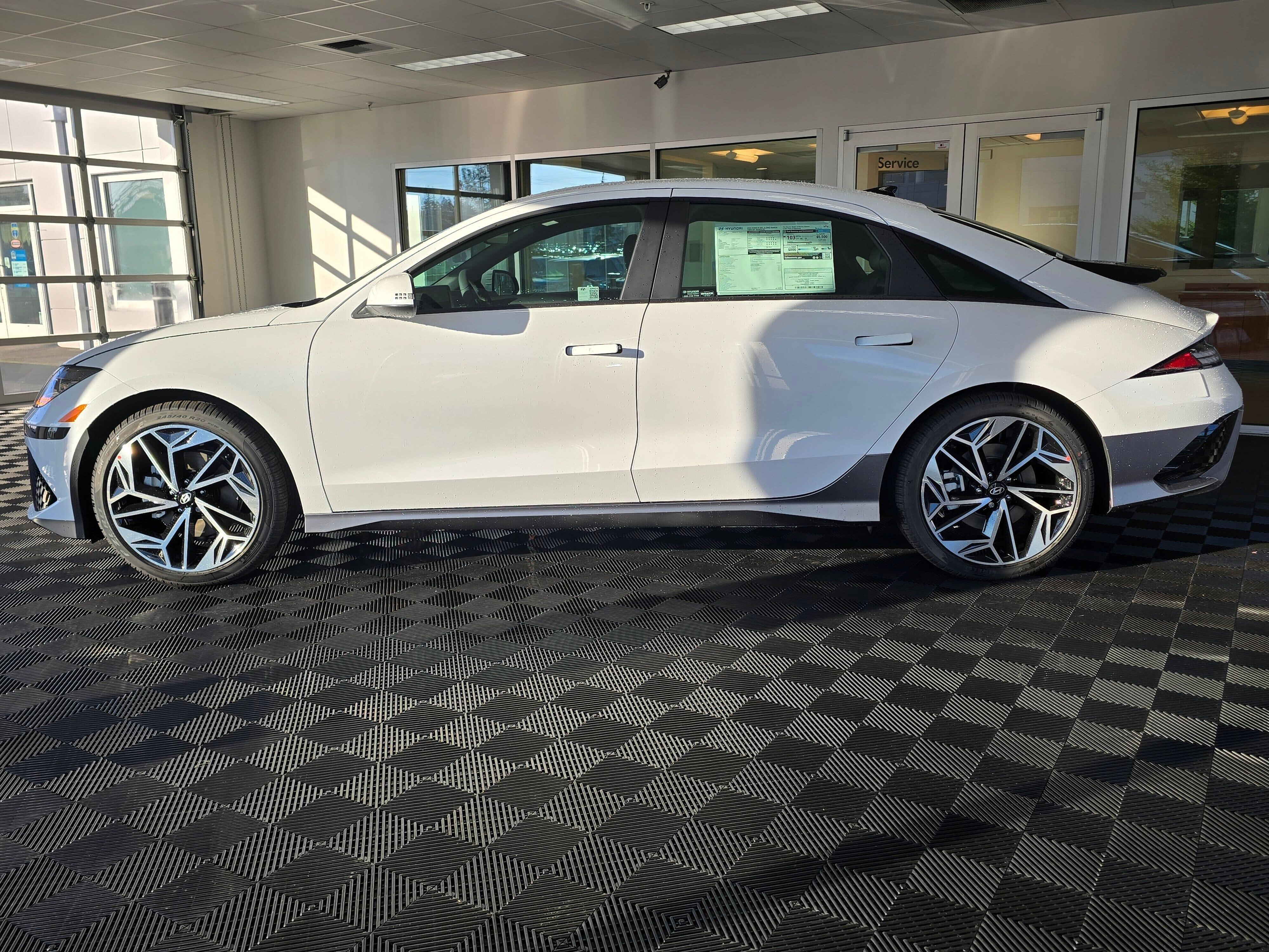 View vehicle photo 7