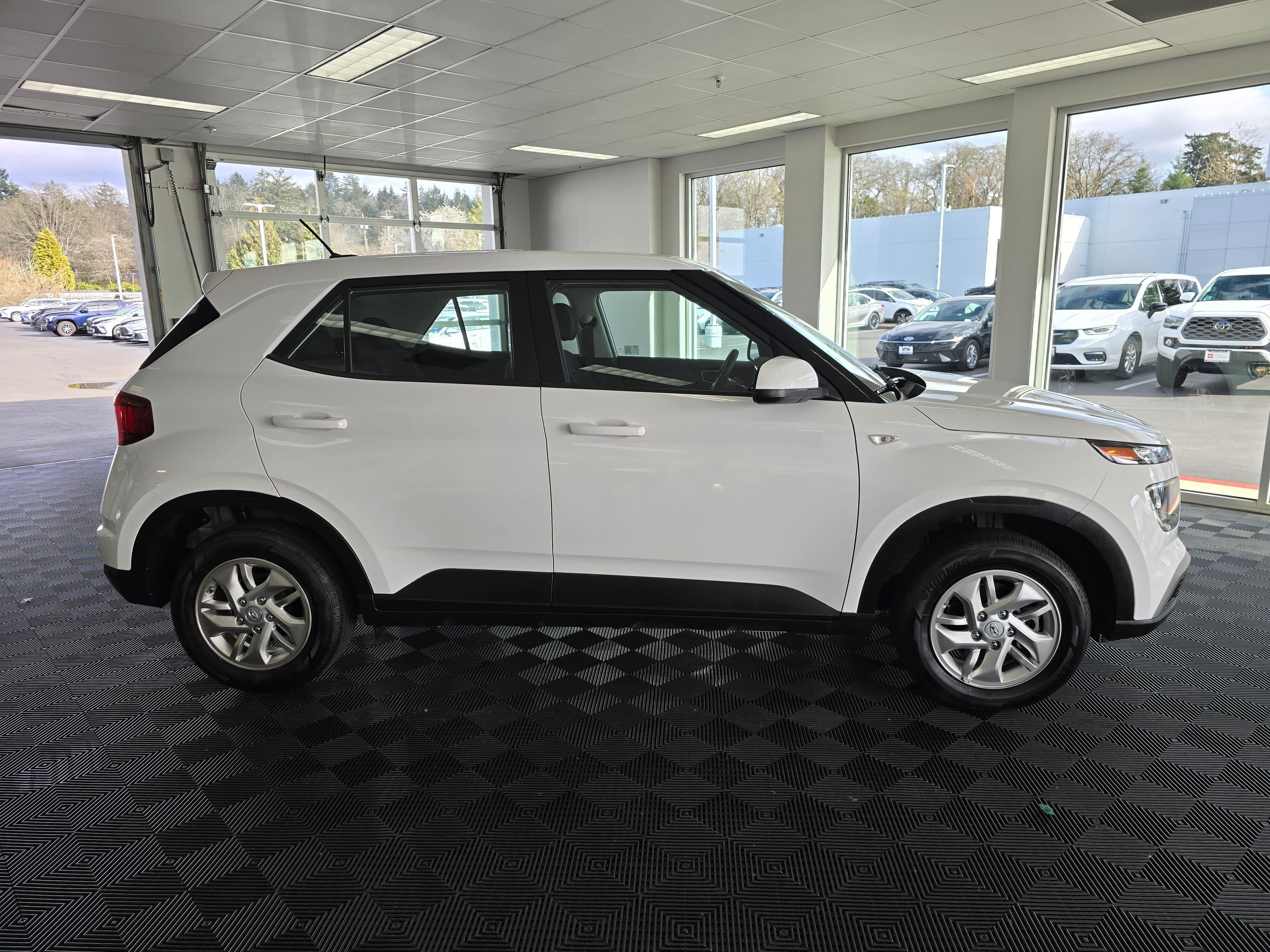 View vehicle photo 3