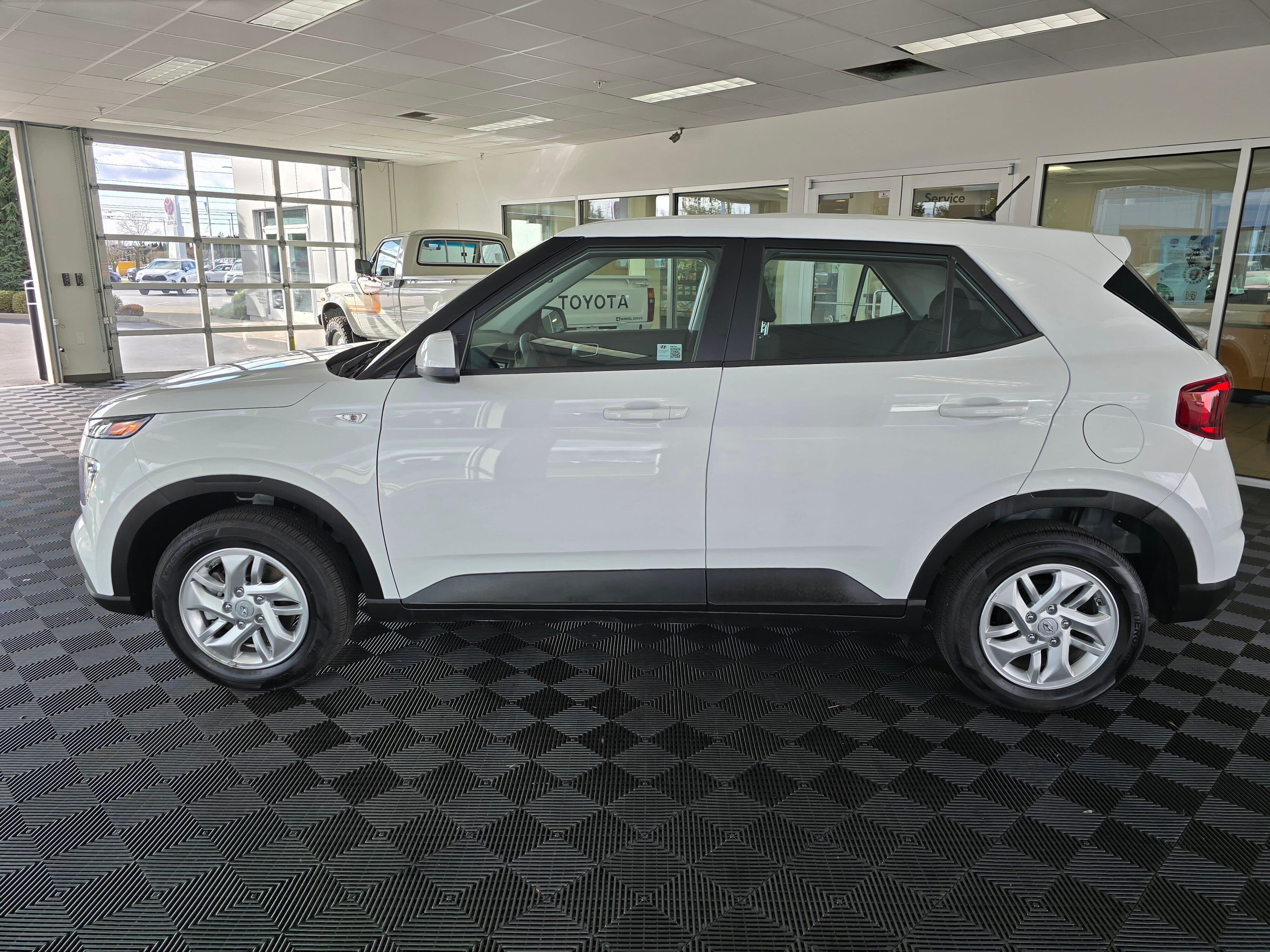 View vehicle photo 7