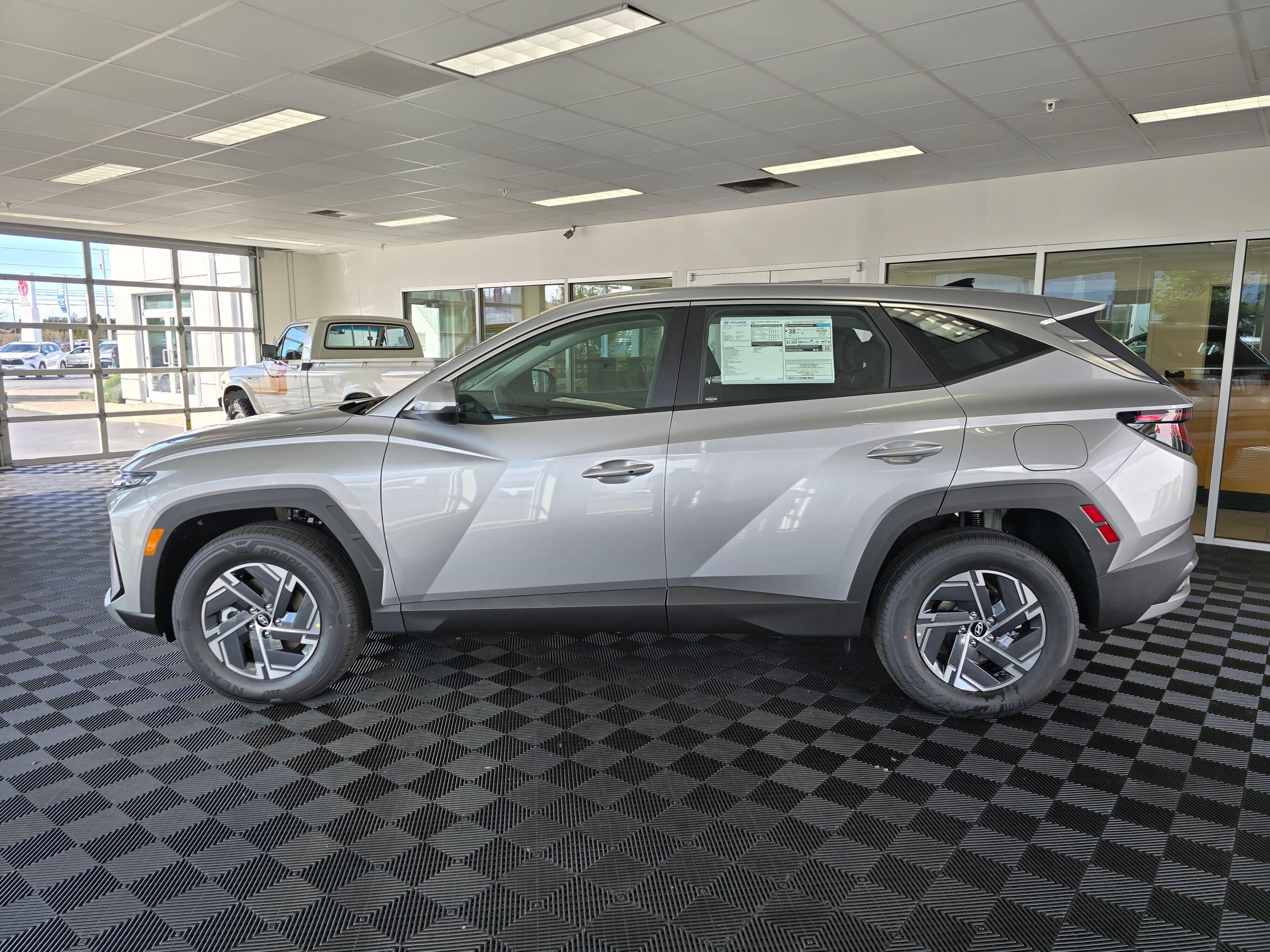 View vehicle photo 7