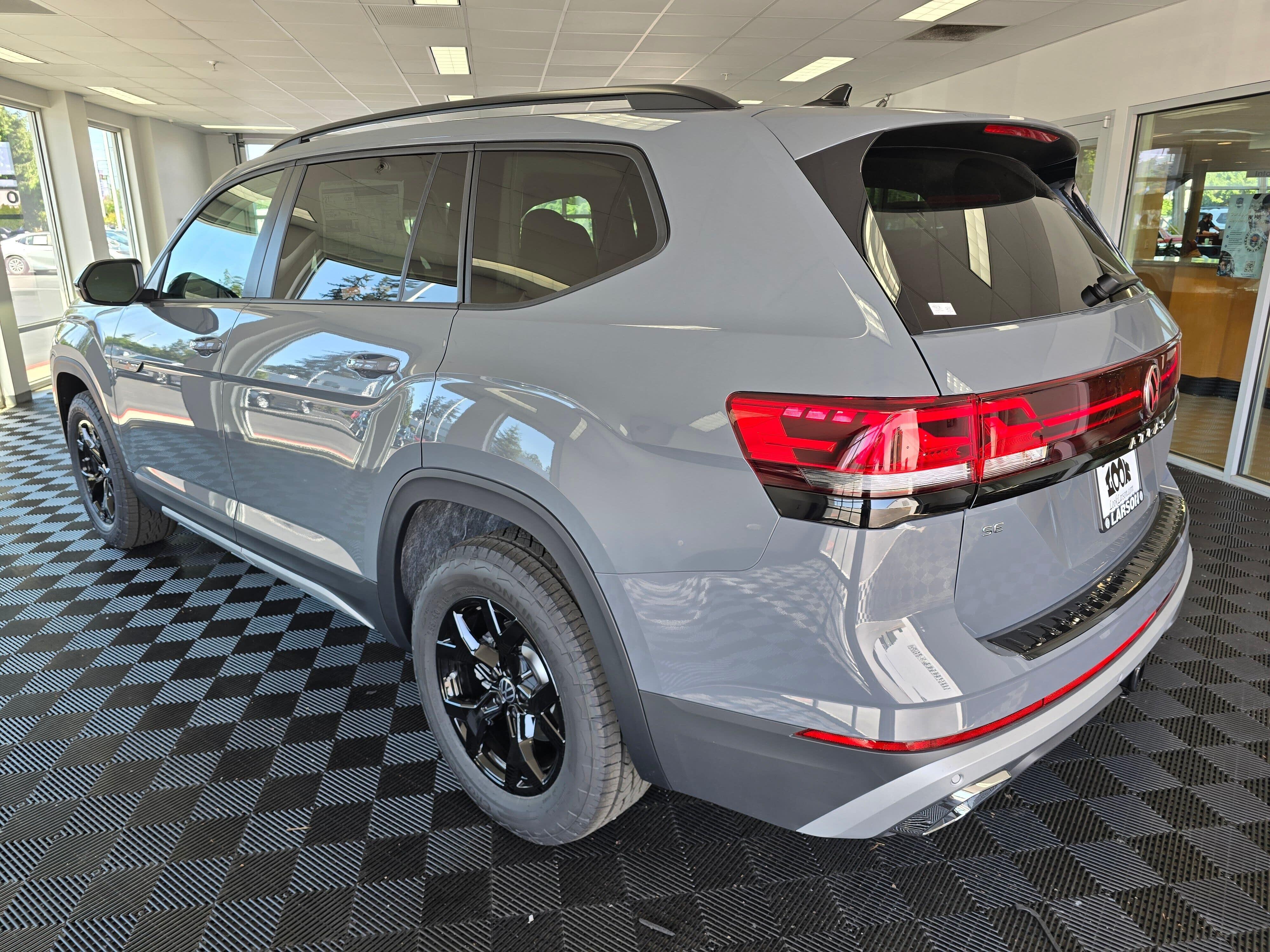View vehicle photo 5