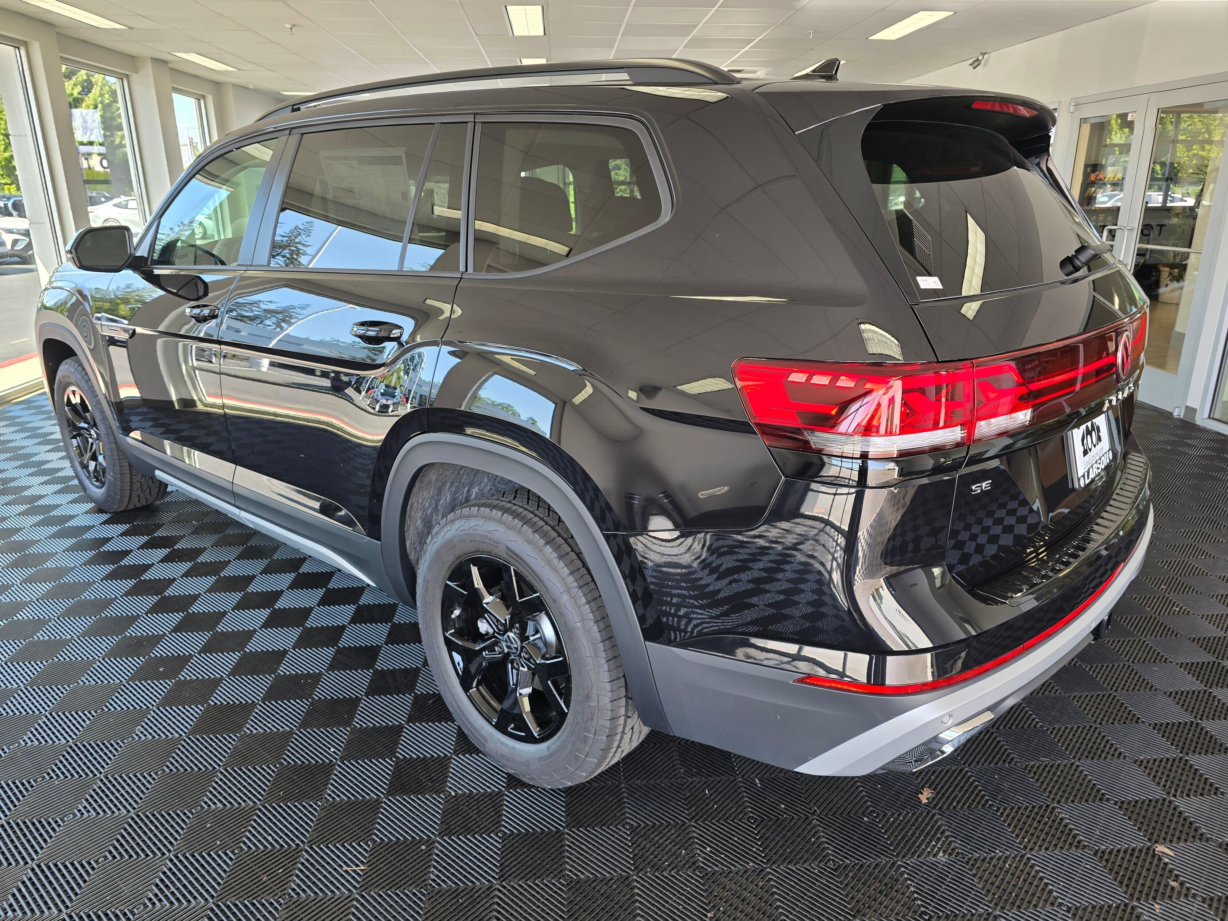 View vehicle photo 5