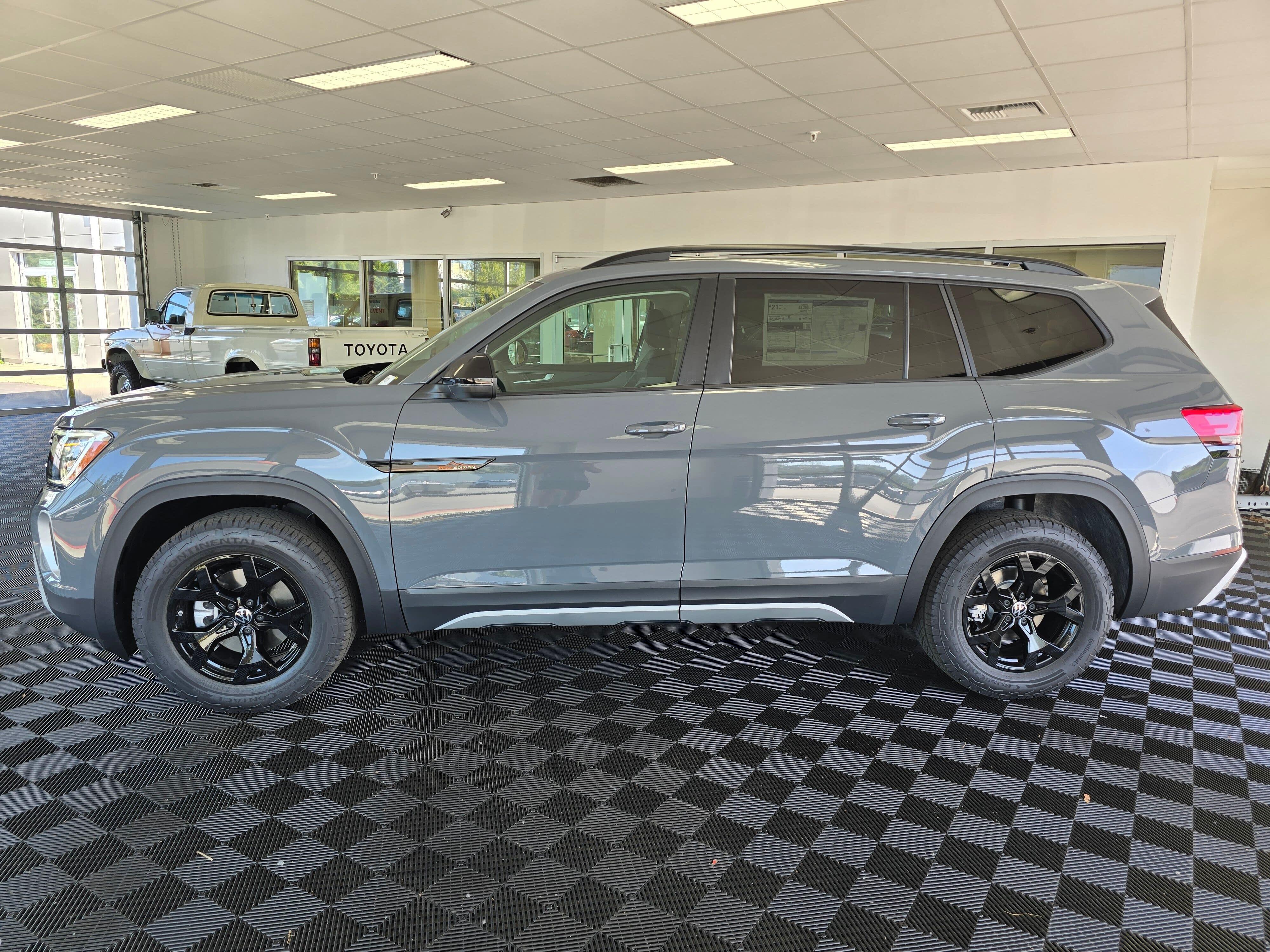 View vehicle photo 6