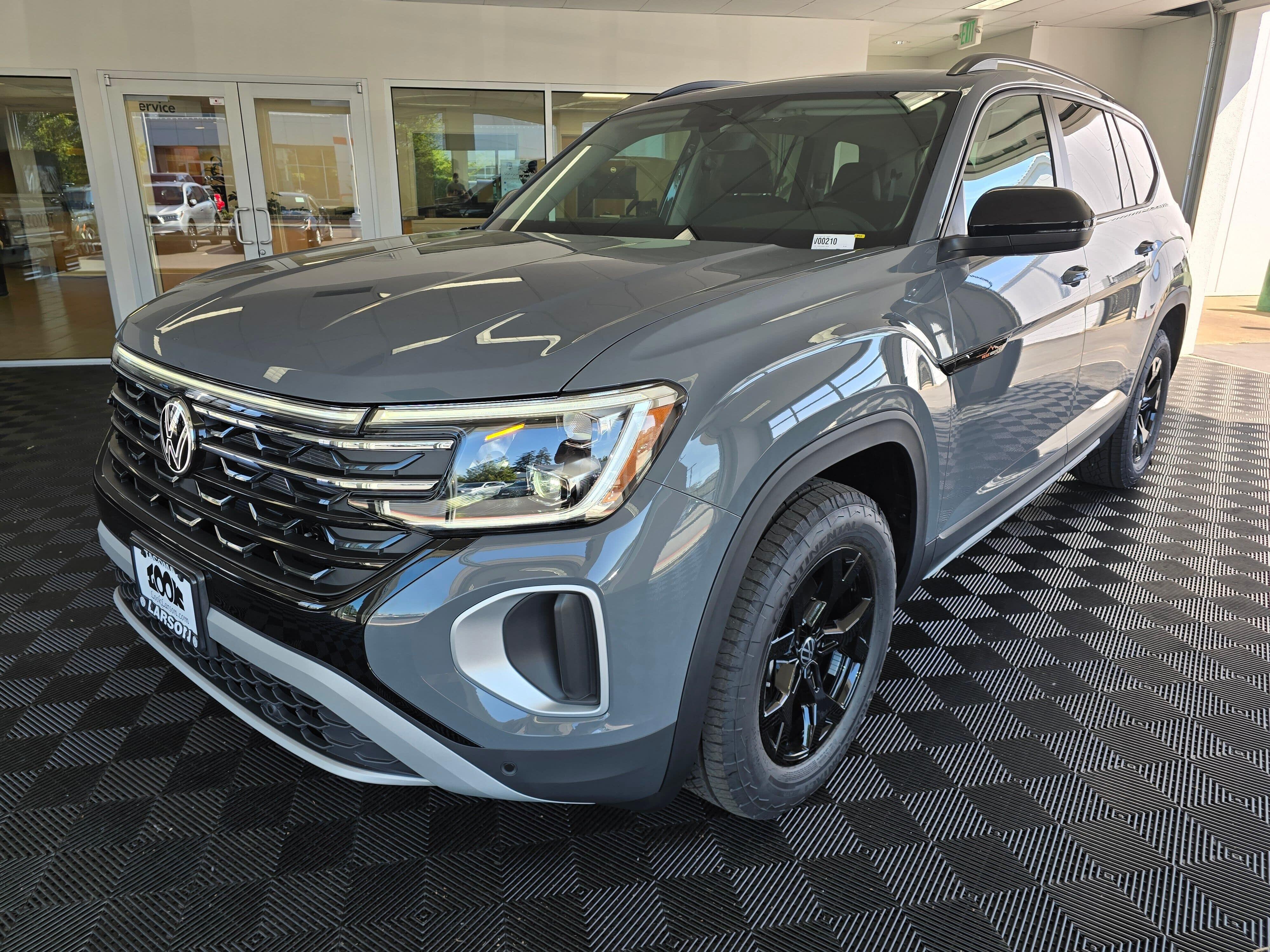 View vehicle photo 7