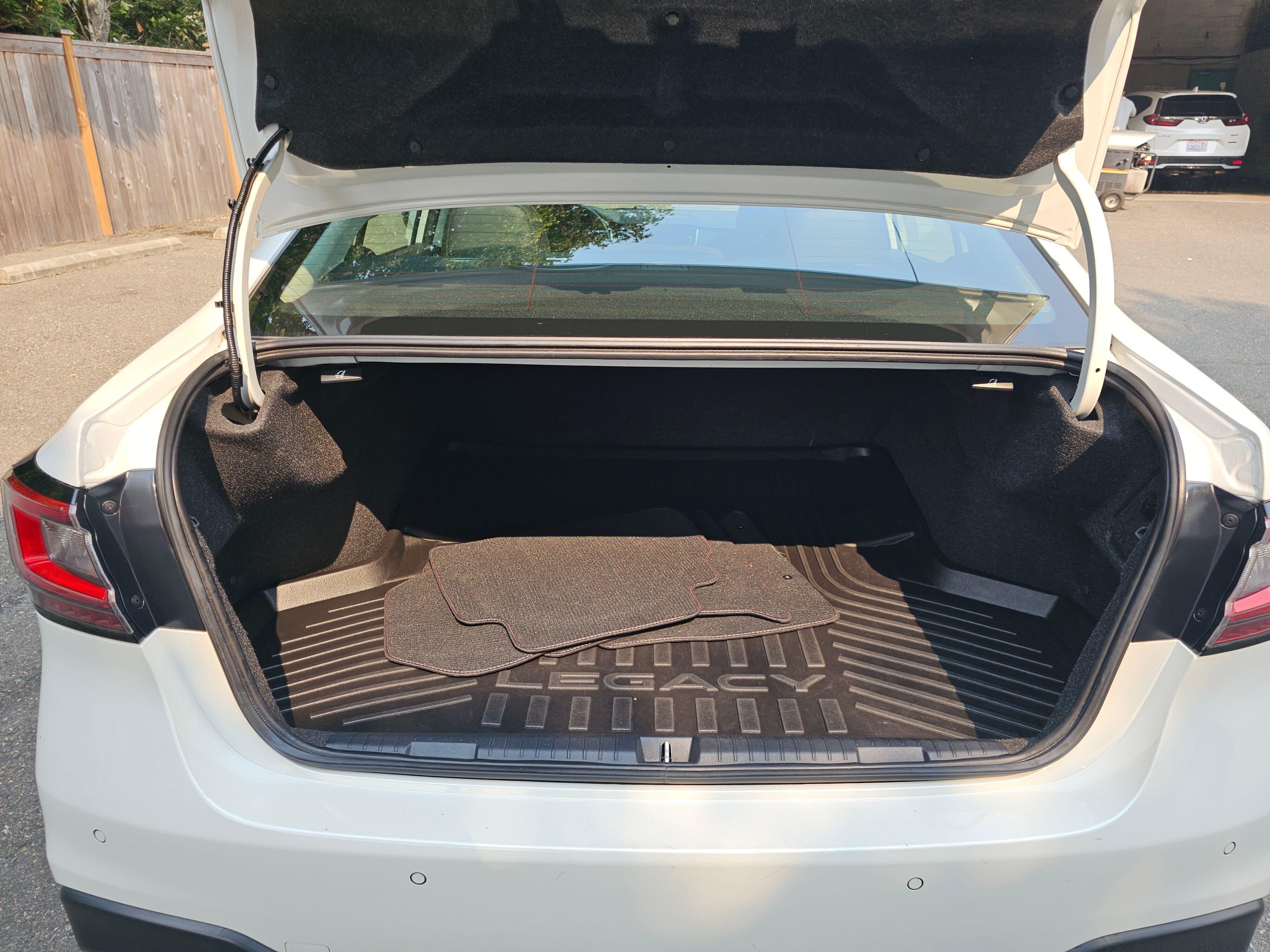 Used 2022 Crystal White Pearl Subaru Limited image 18