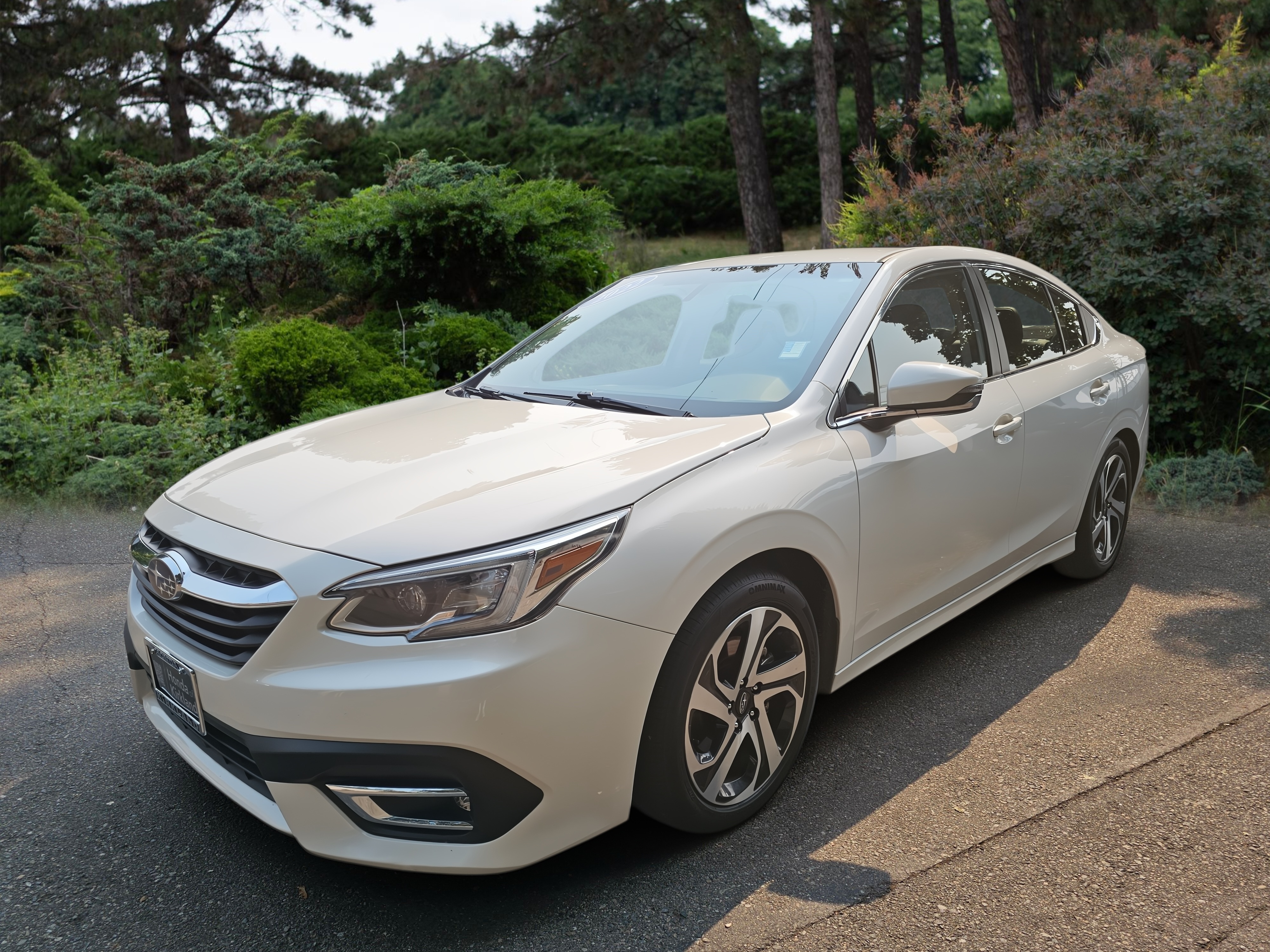 Used 2022 Crystal White Pearl Subaru Limited image 3