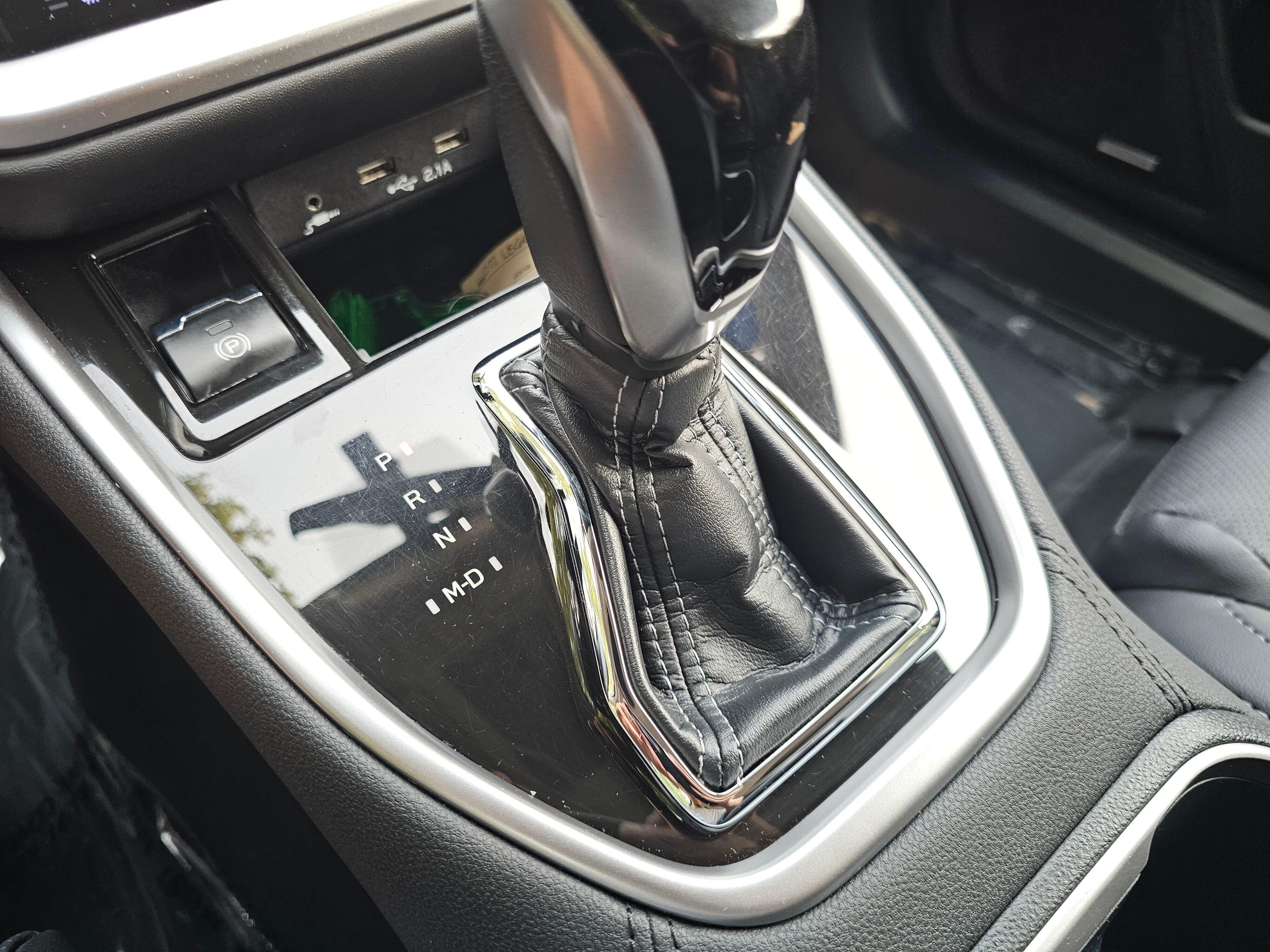 Used 2022 Crystal White Pearl Subaru Limited image 30