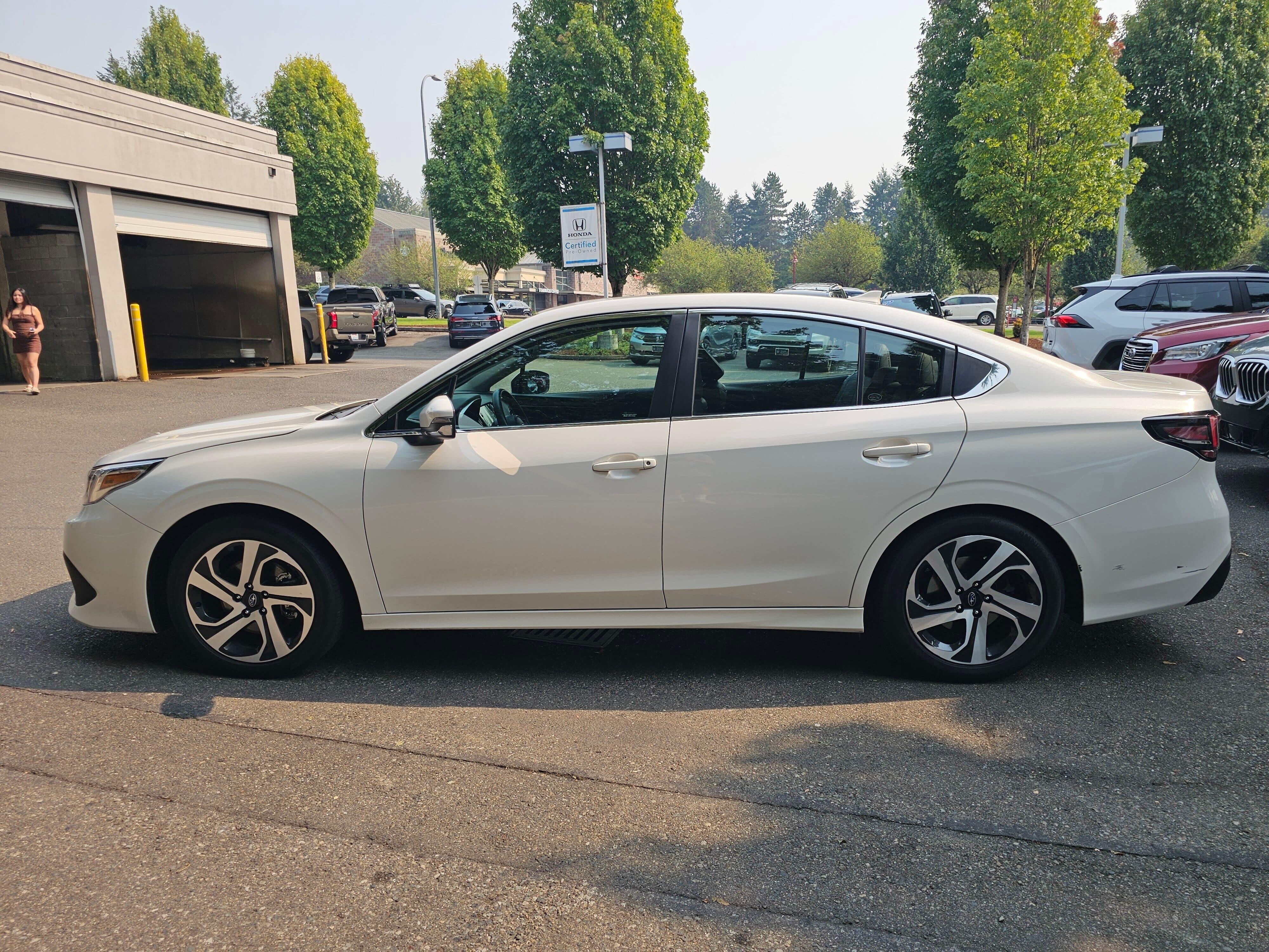 Used 2022 Crystal White Pearl Subaru Limited image 4