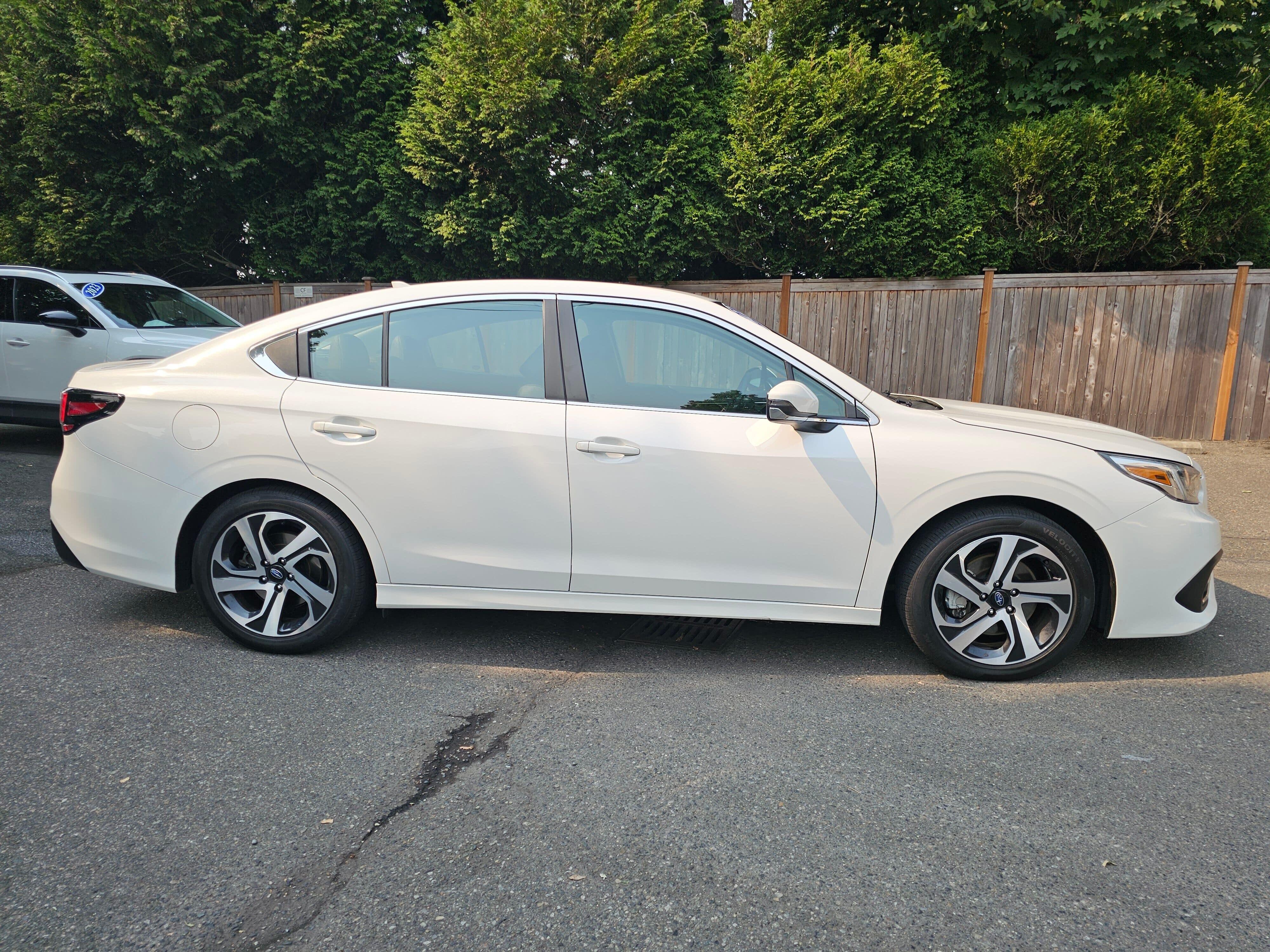 Used 2022 Crystal White Pearl Subaru Limited image 8