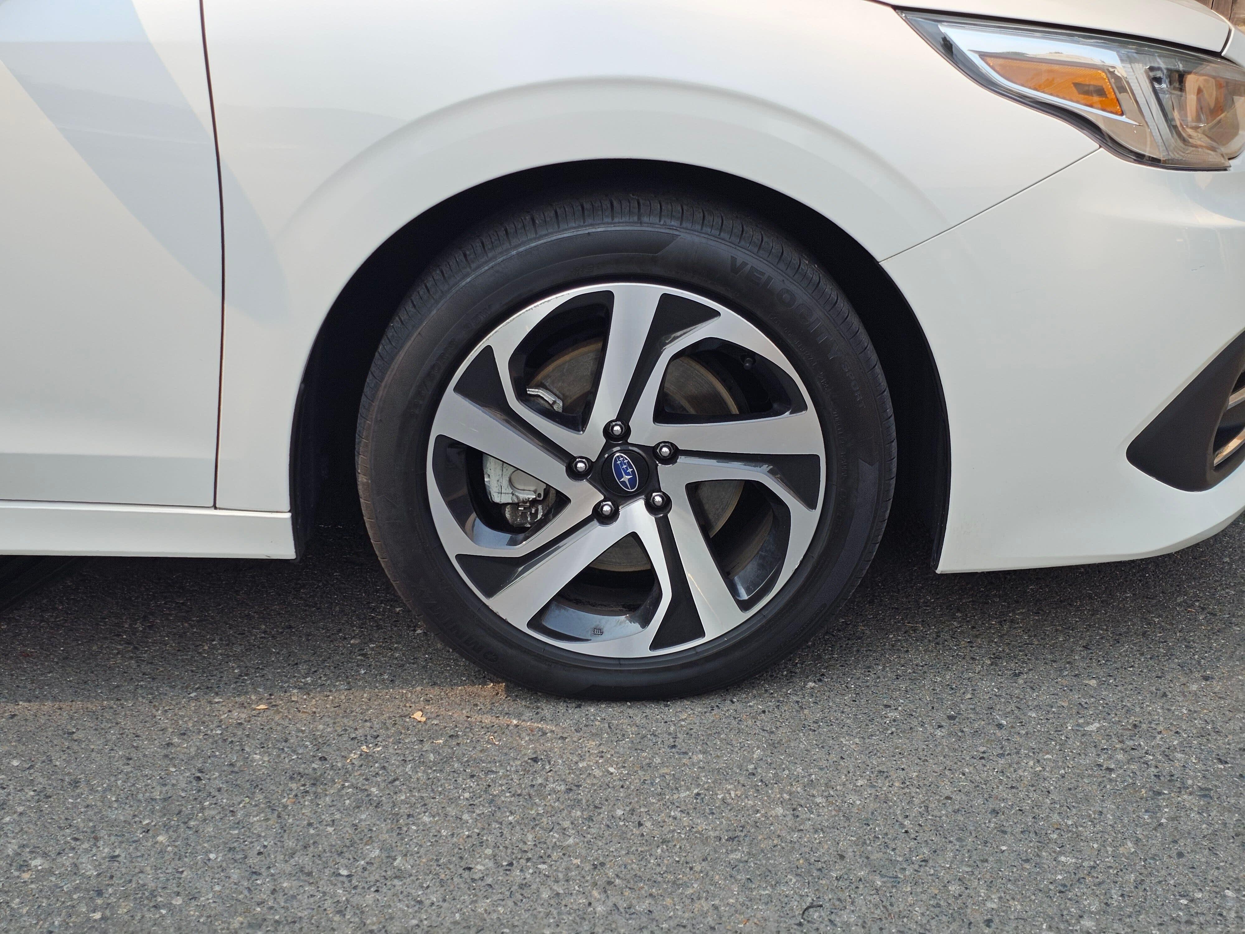 Used 2022 Crystal White Pearl Subaru Limited image 9