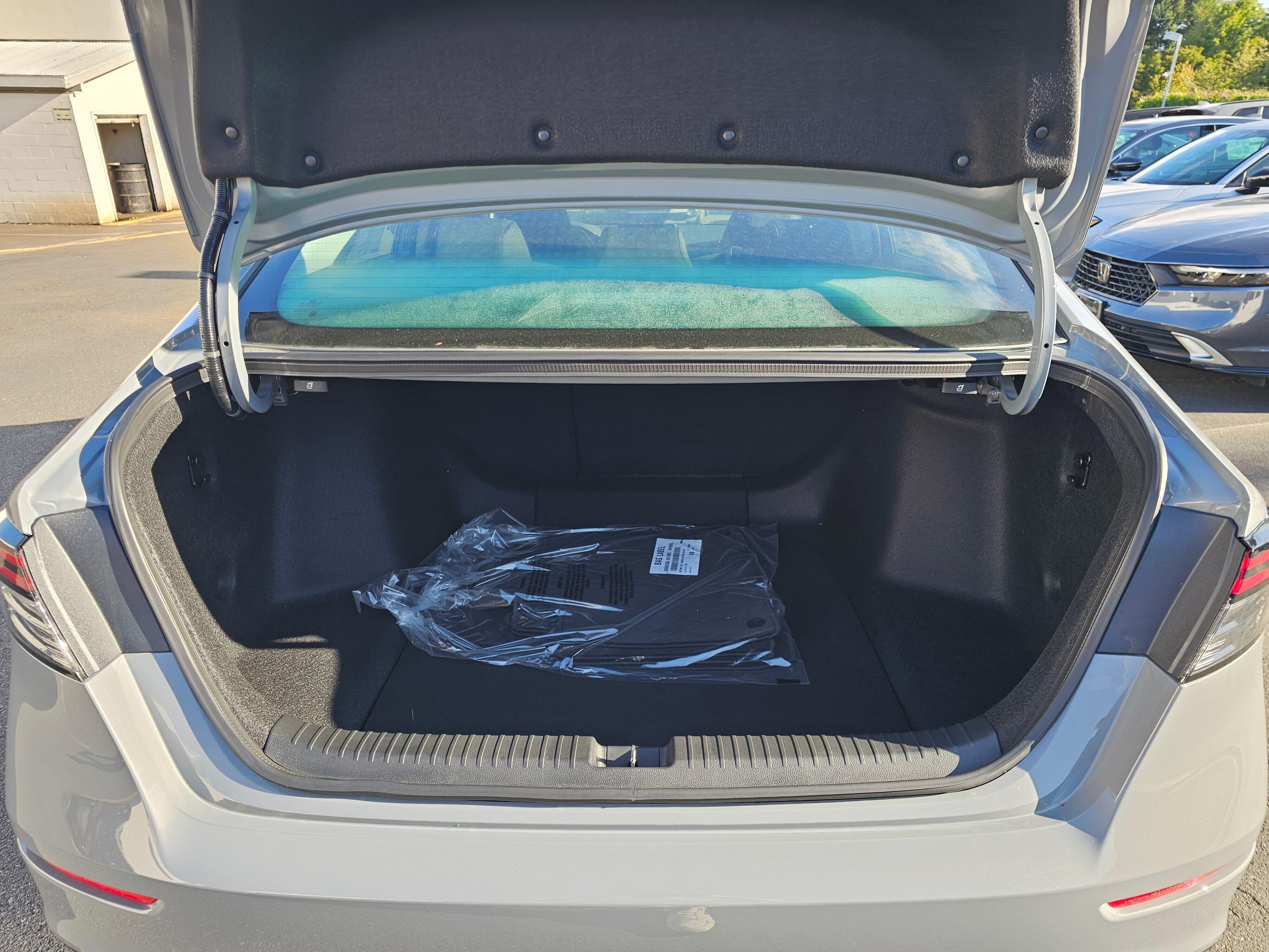 New 2026 Urban Gray Pearl Honda SE image 18
