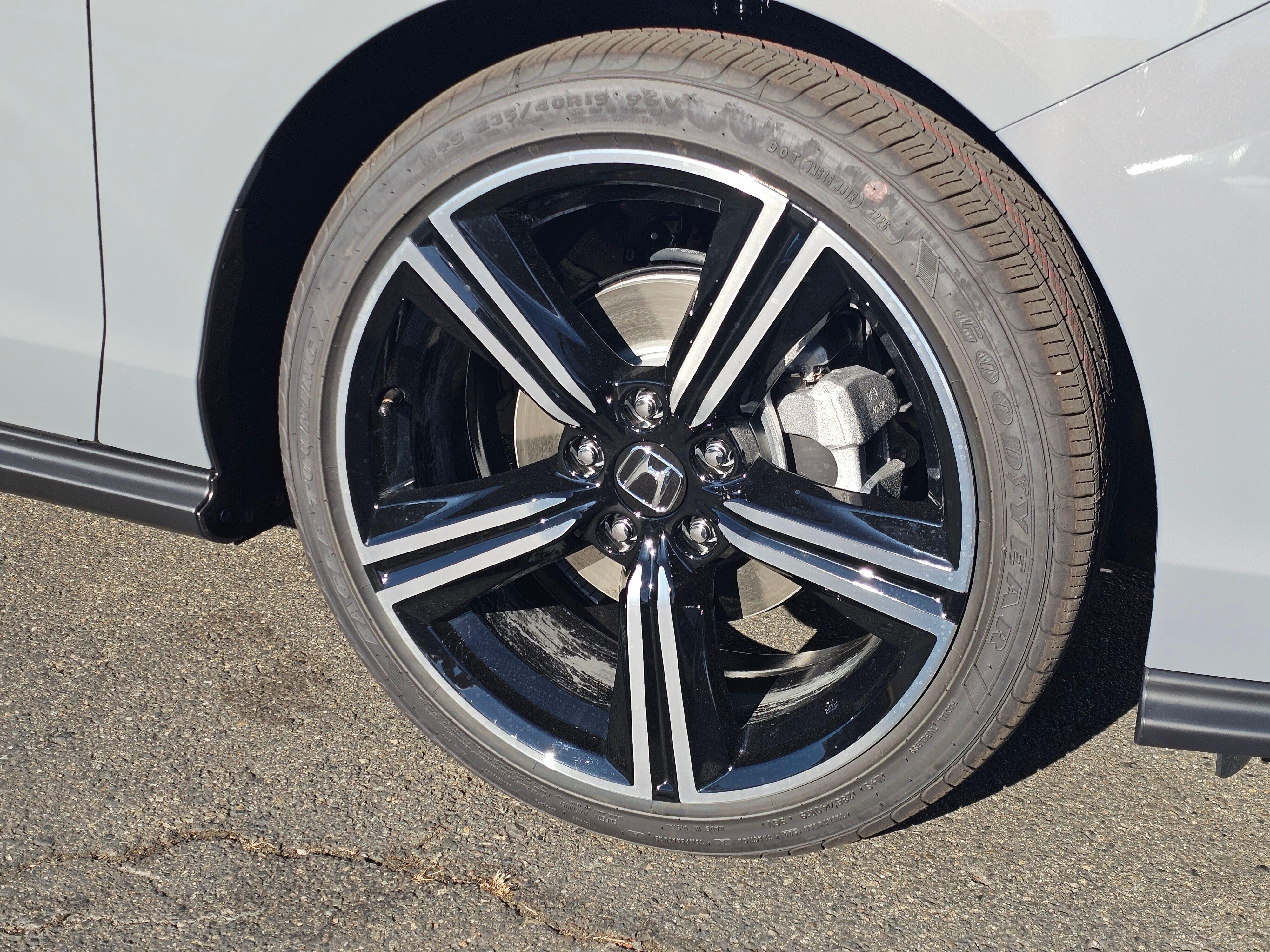 New 2026 Urban Gray Pearl Honda SE image 9