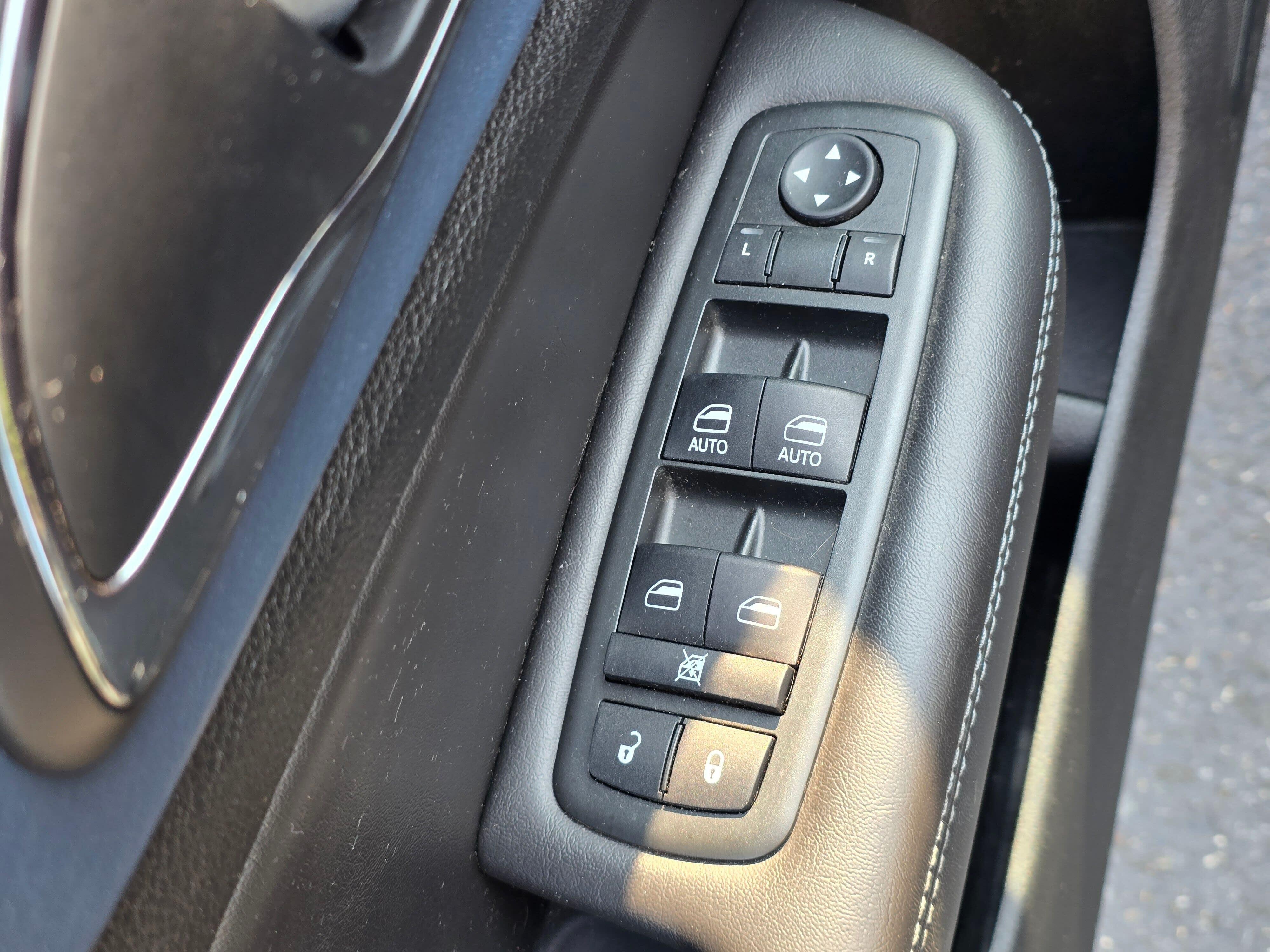 Used 2015 Crystal Metallic Chrysler S image 15