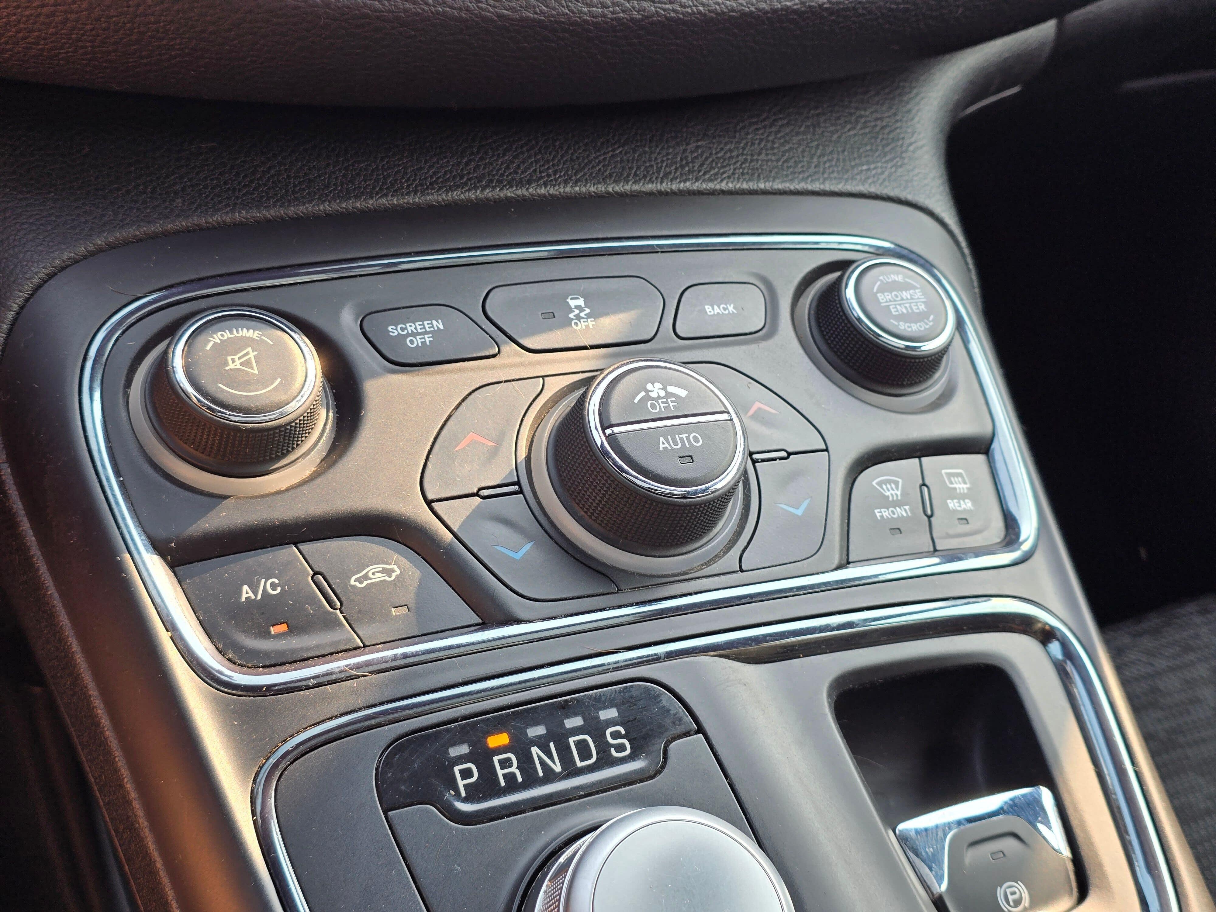 Used 2015 Crystal Metallic Chrysler S image 23