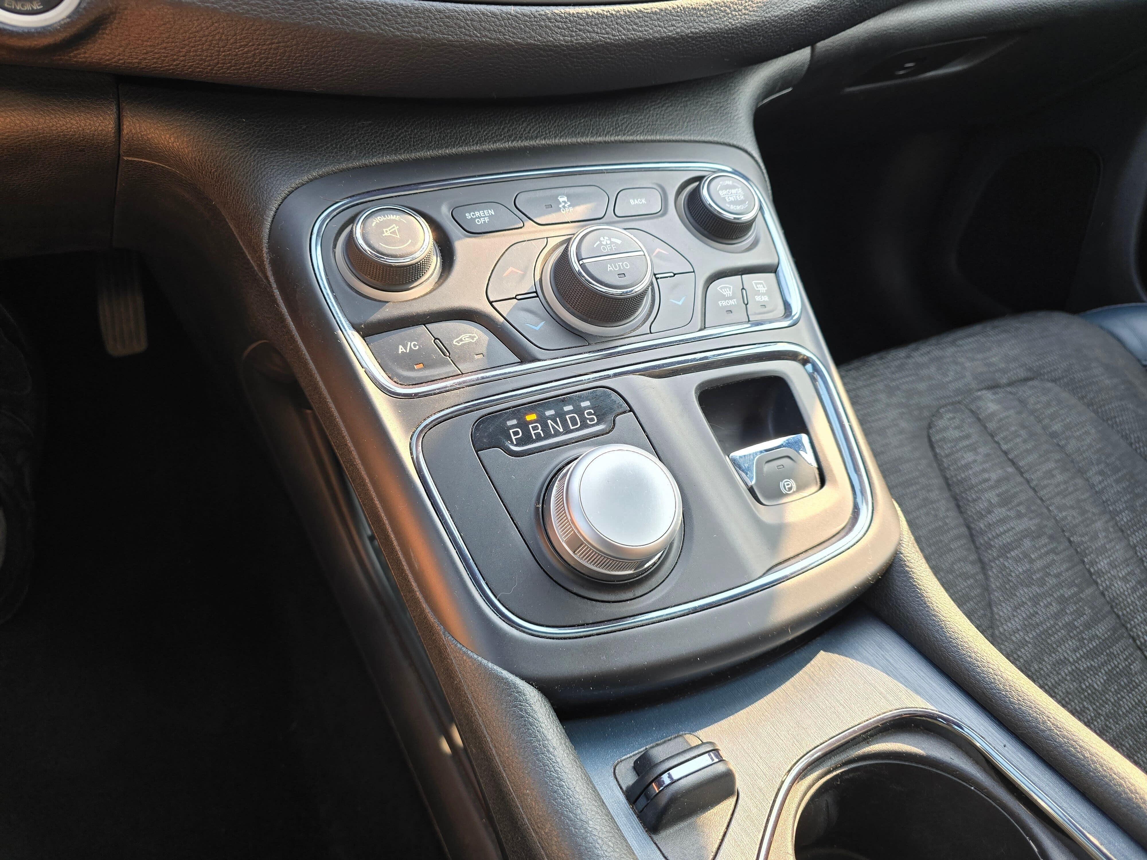 Used 2015 Crystal Metallic Chrysler S image 24