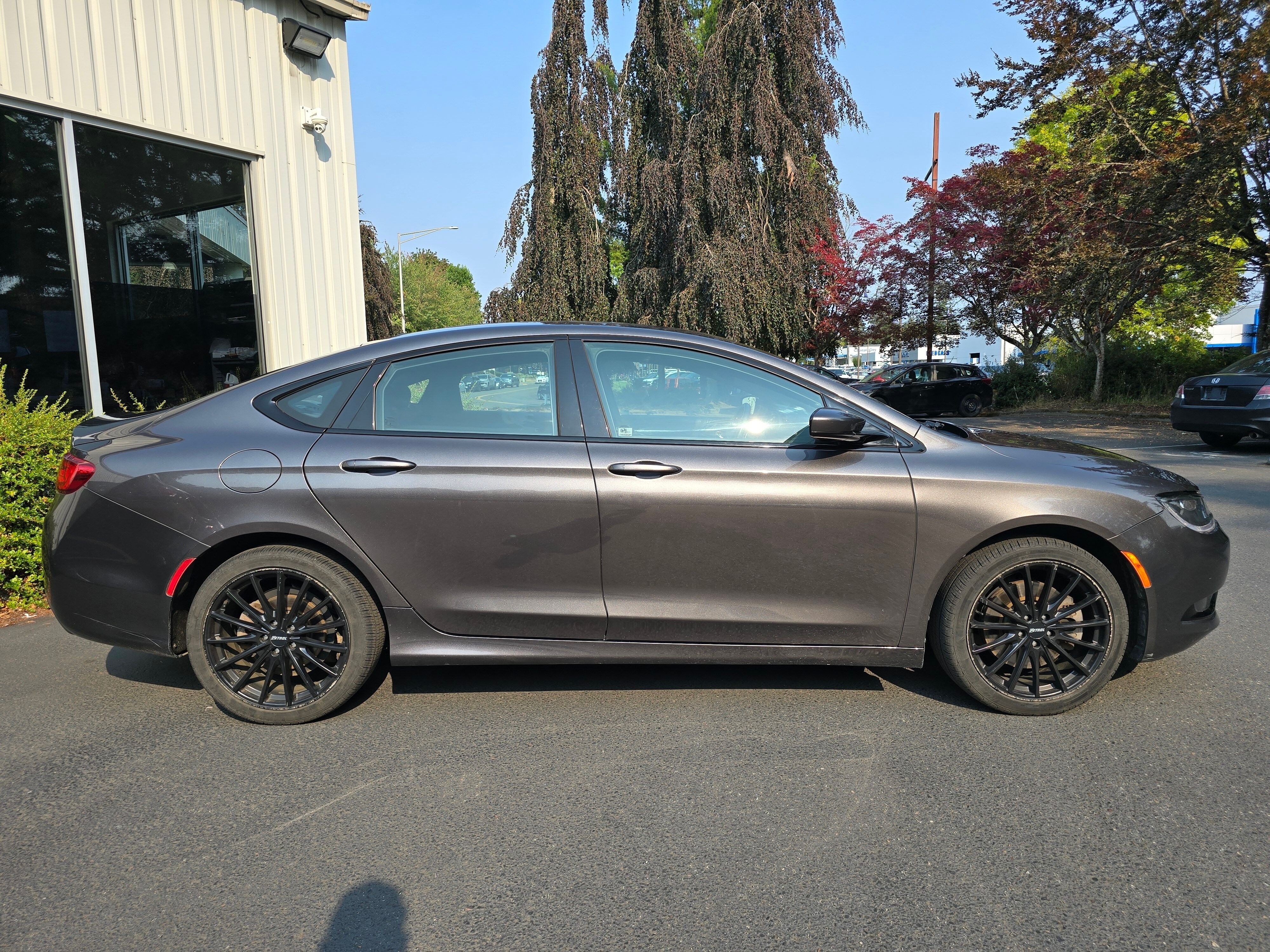 Used 2015 Crystal Metallic Chrysler S image 3