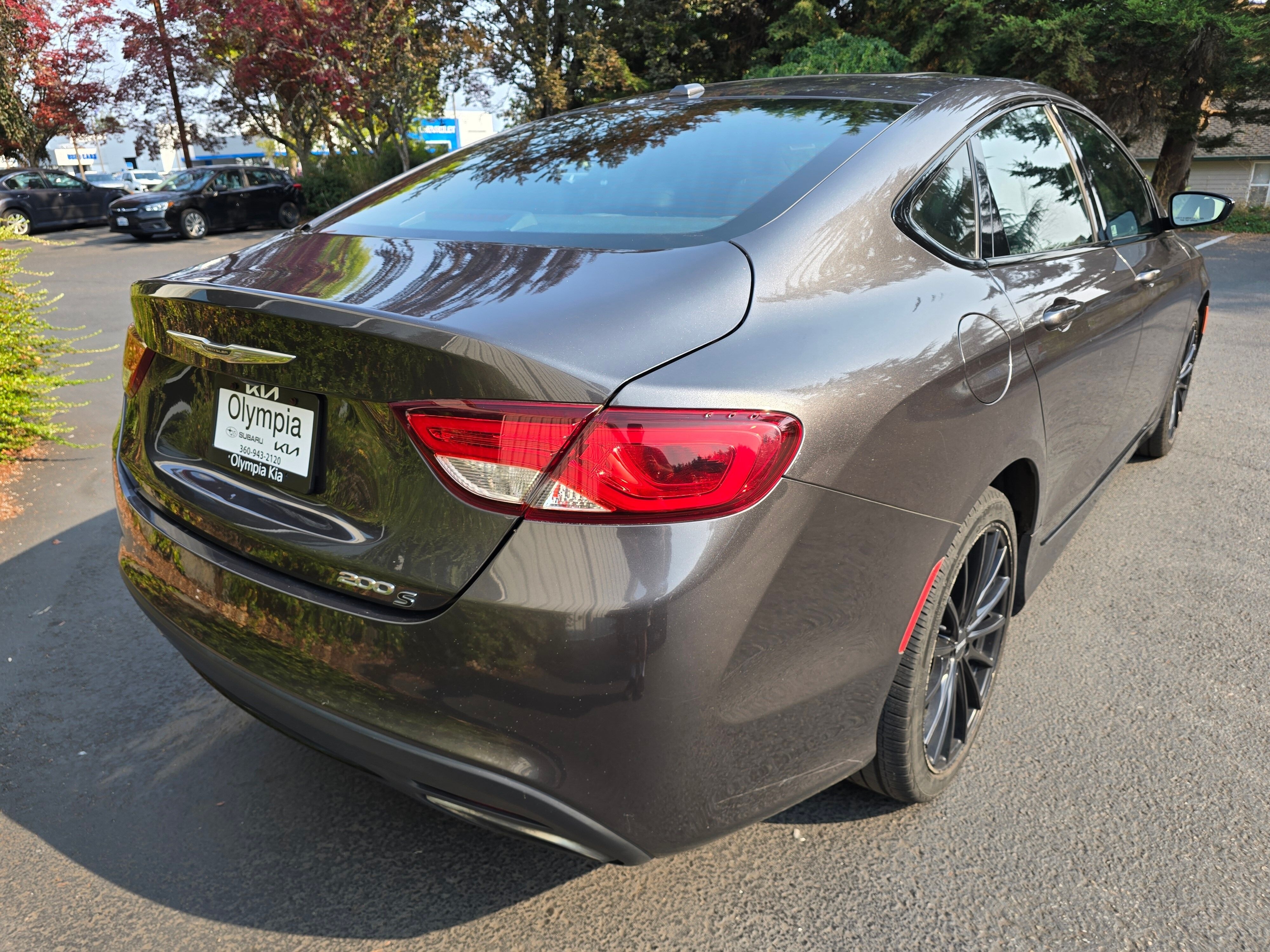 Used 2015 Crystal Metallic Chrysler S image 4