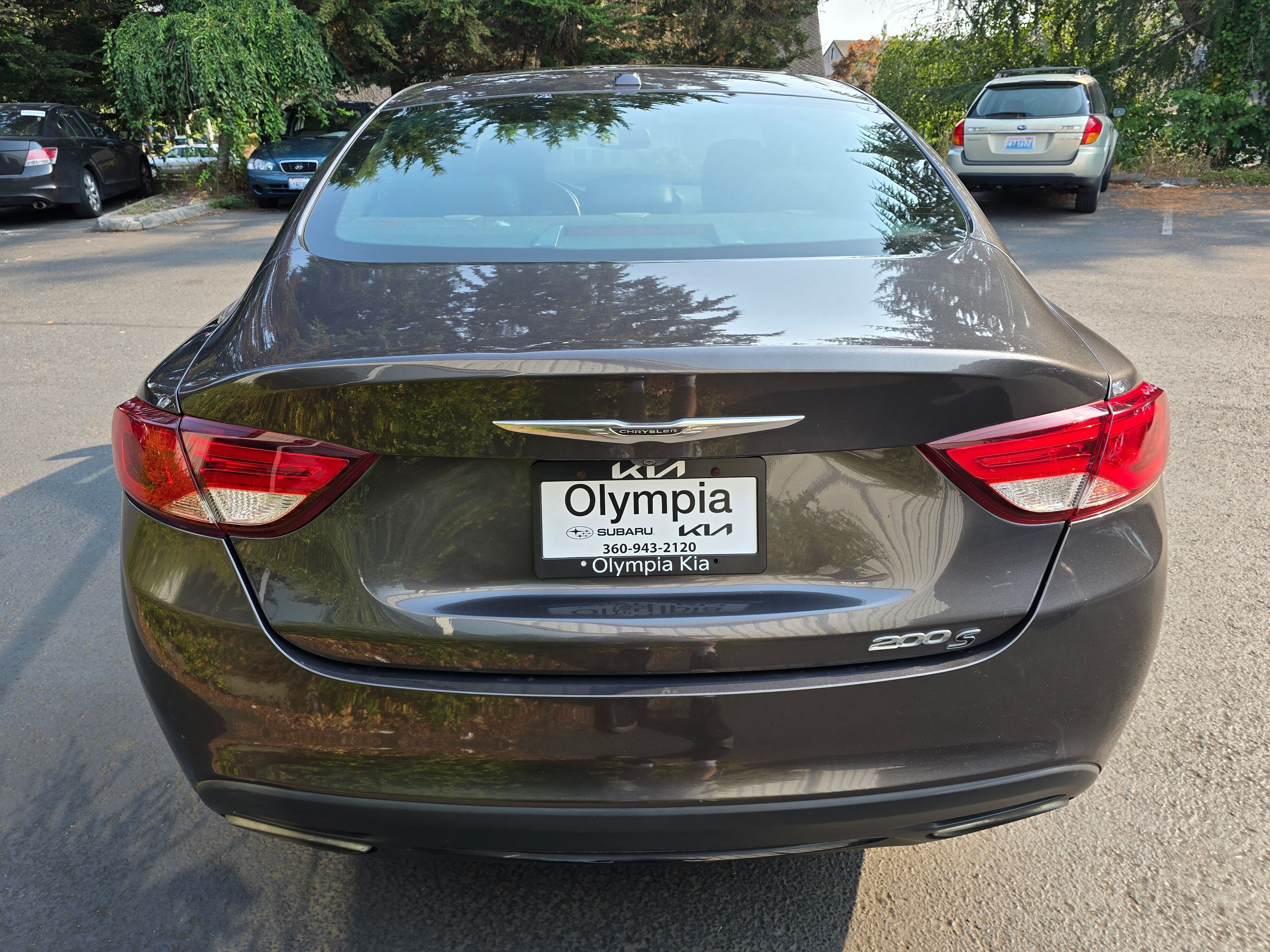 Used 2015 Crystal Metallic Chrysler S image 5