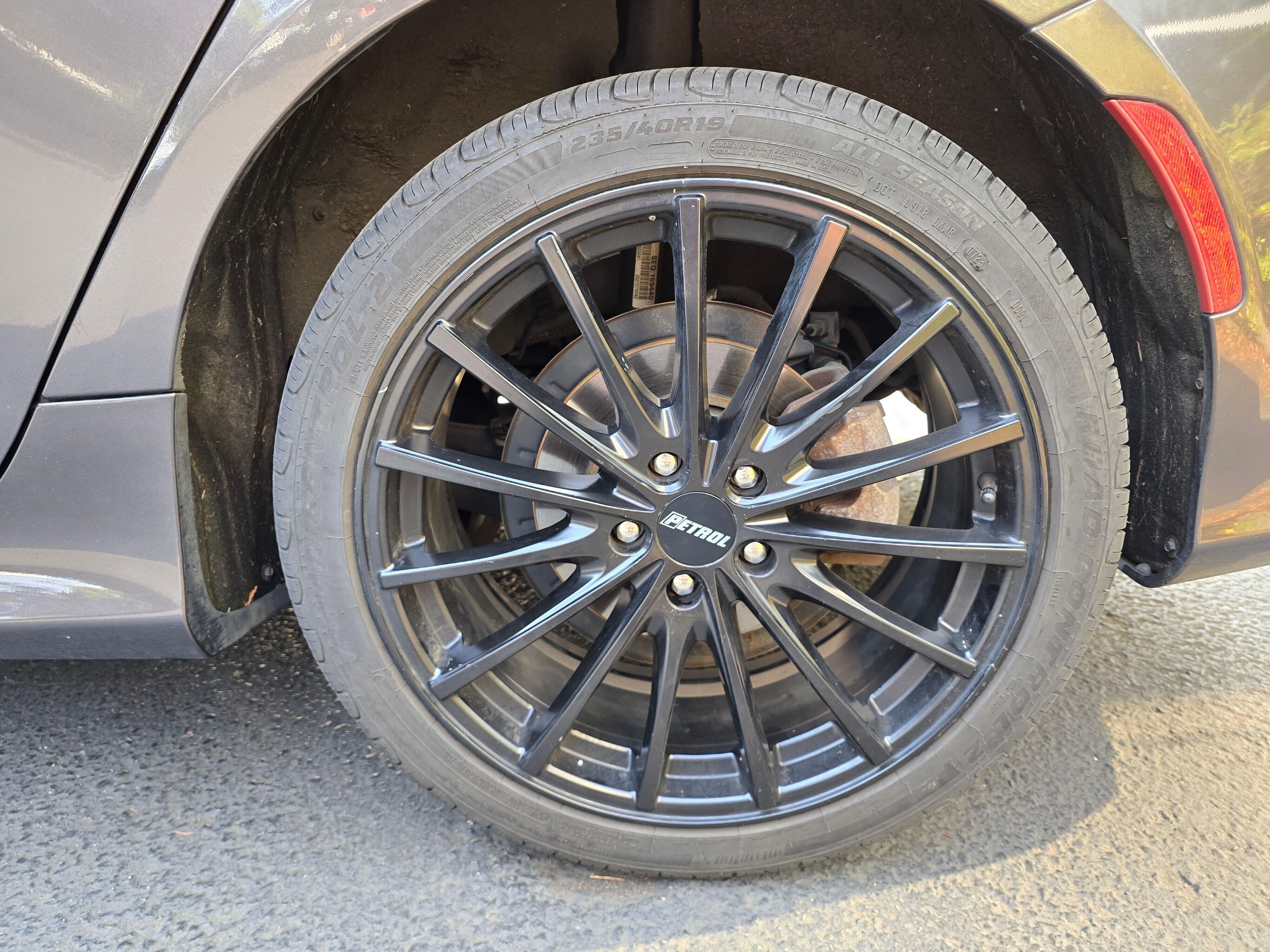 Used 2015 Crystal Metallic Chrysler S image 6