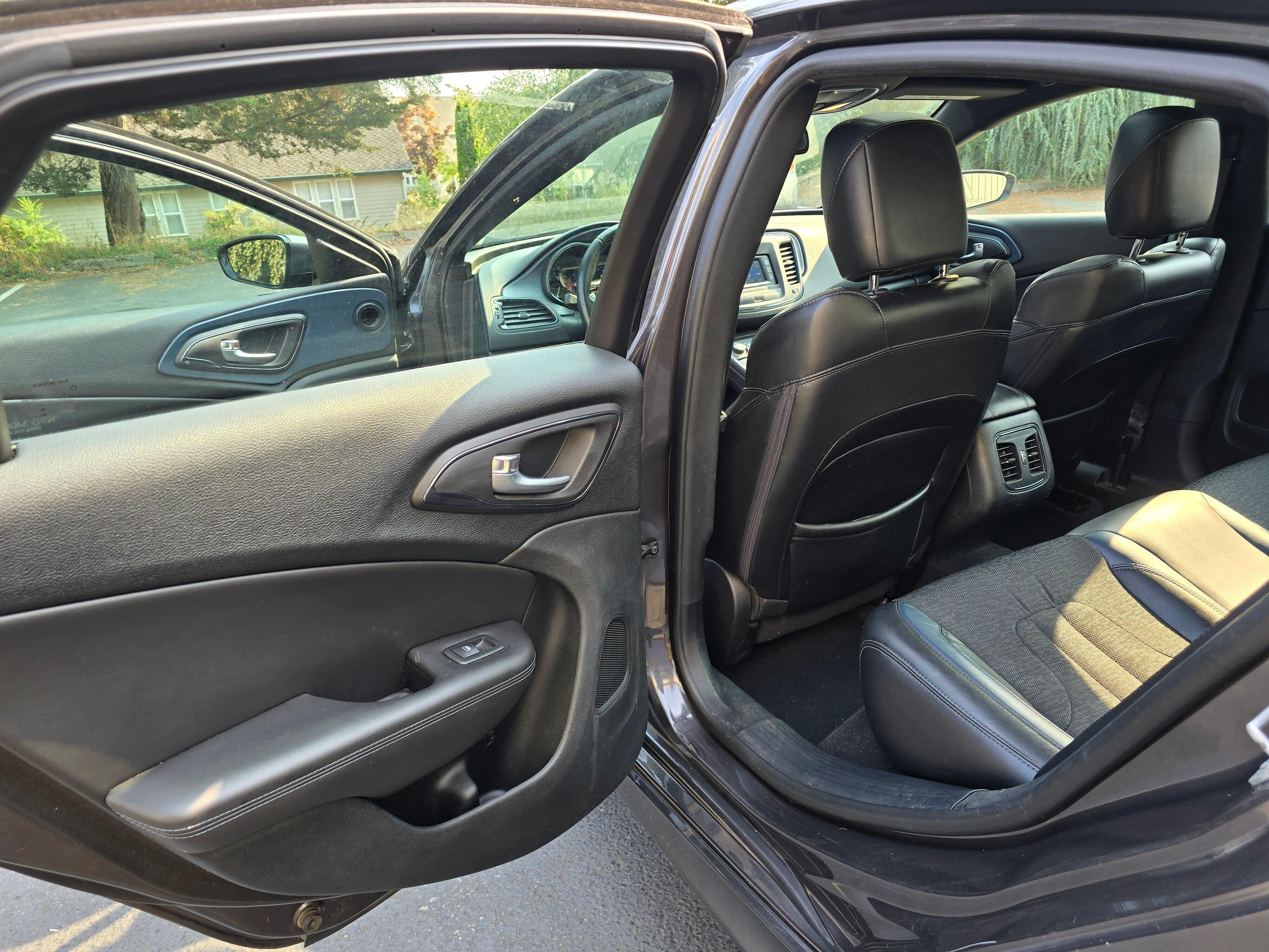Used 2015 Crystal Metallic Chrysler S image 9