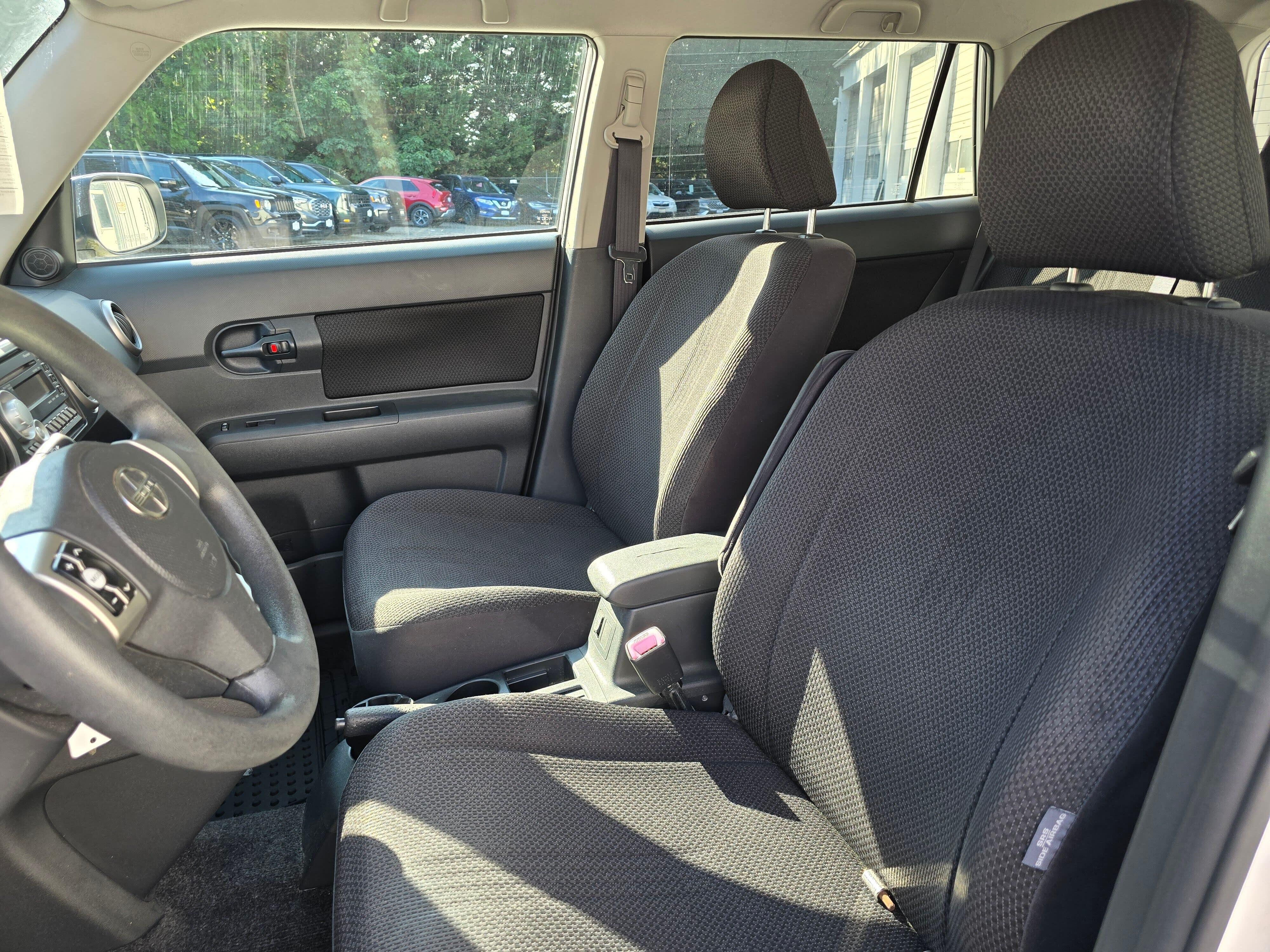 Used 2010 Super White Scion Base image 12