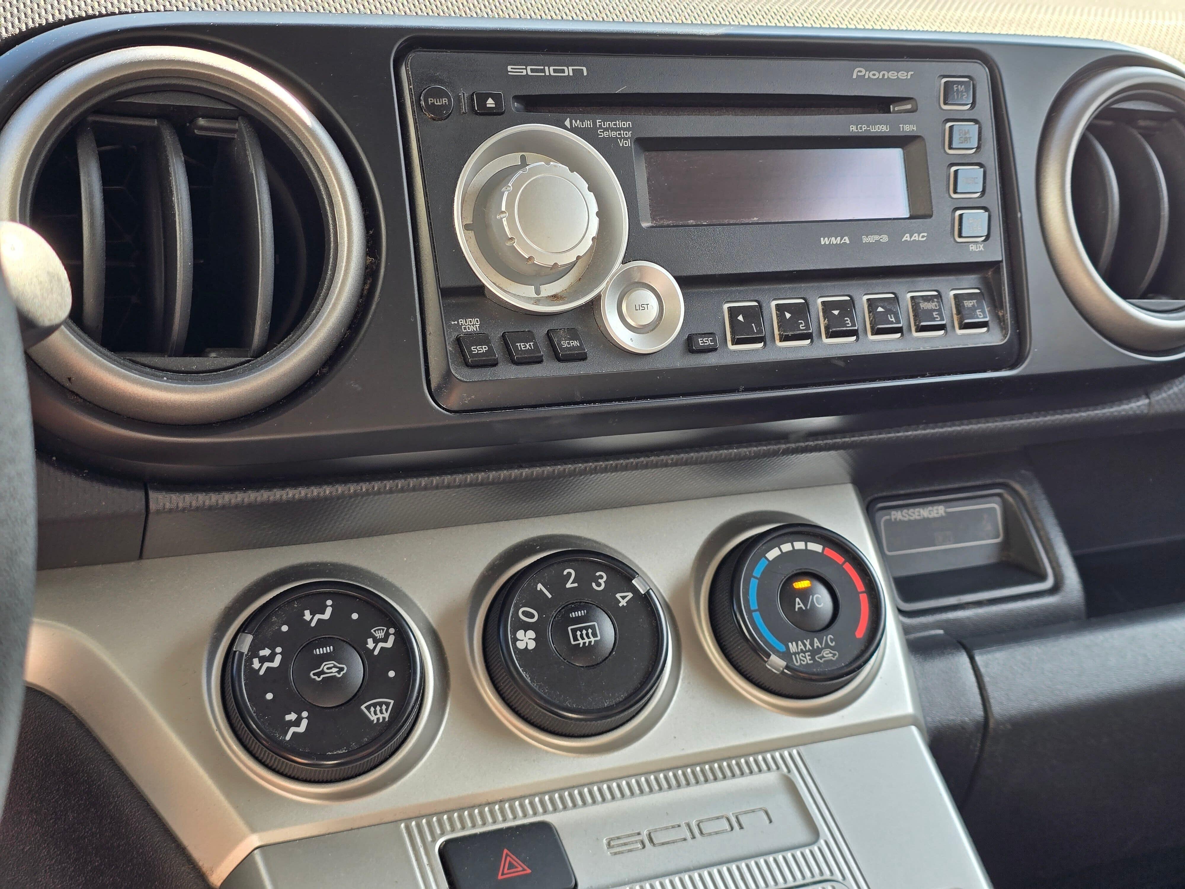 Used 2010 Super White Scion Base image 19