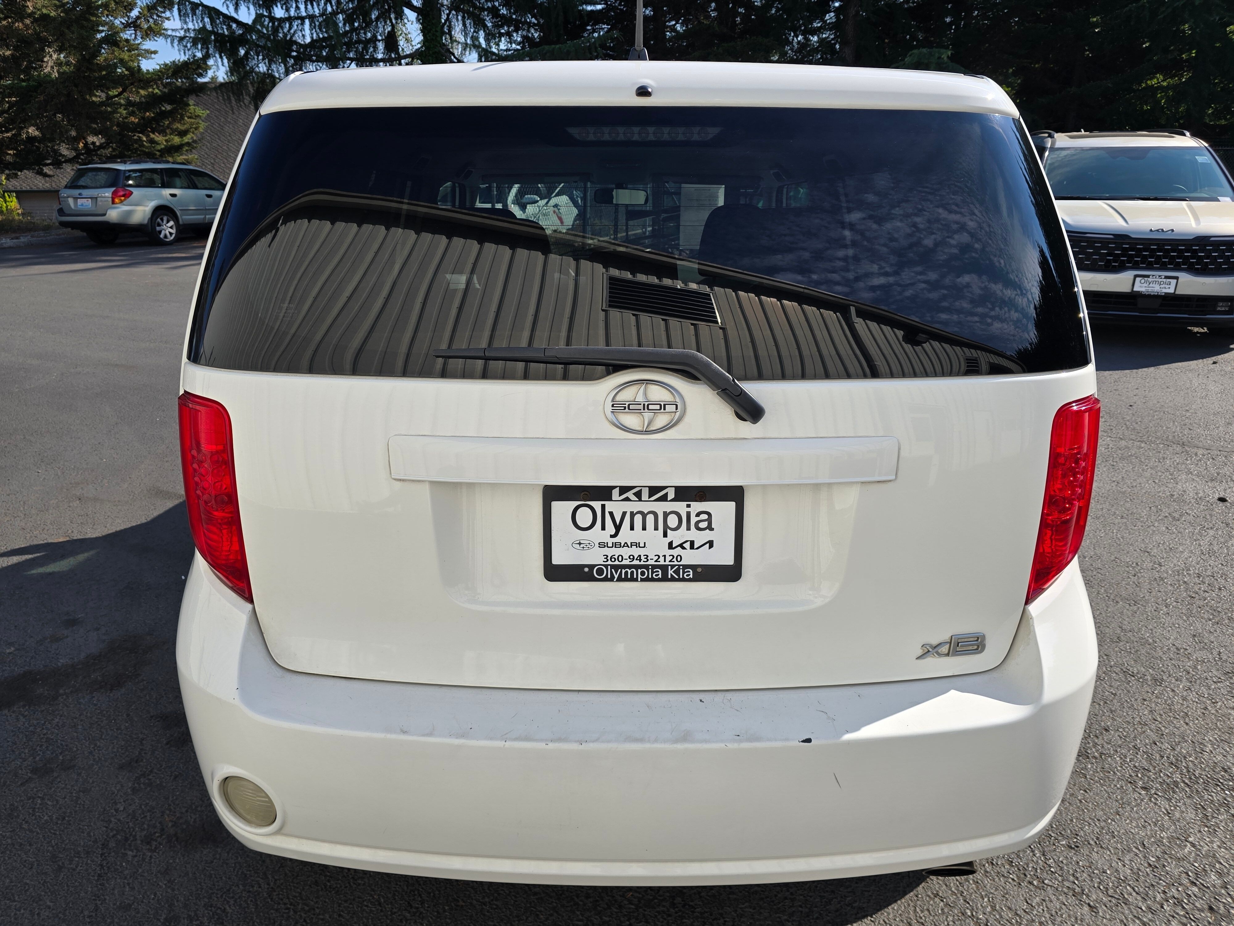Used 2010 Super White Scion Base image 5