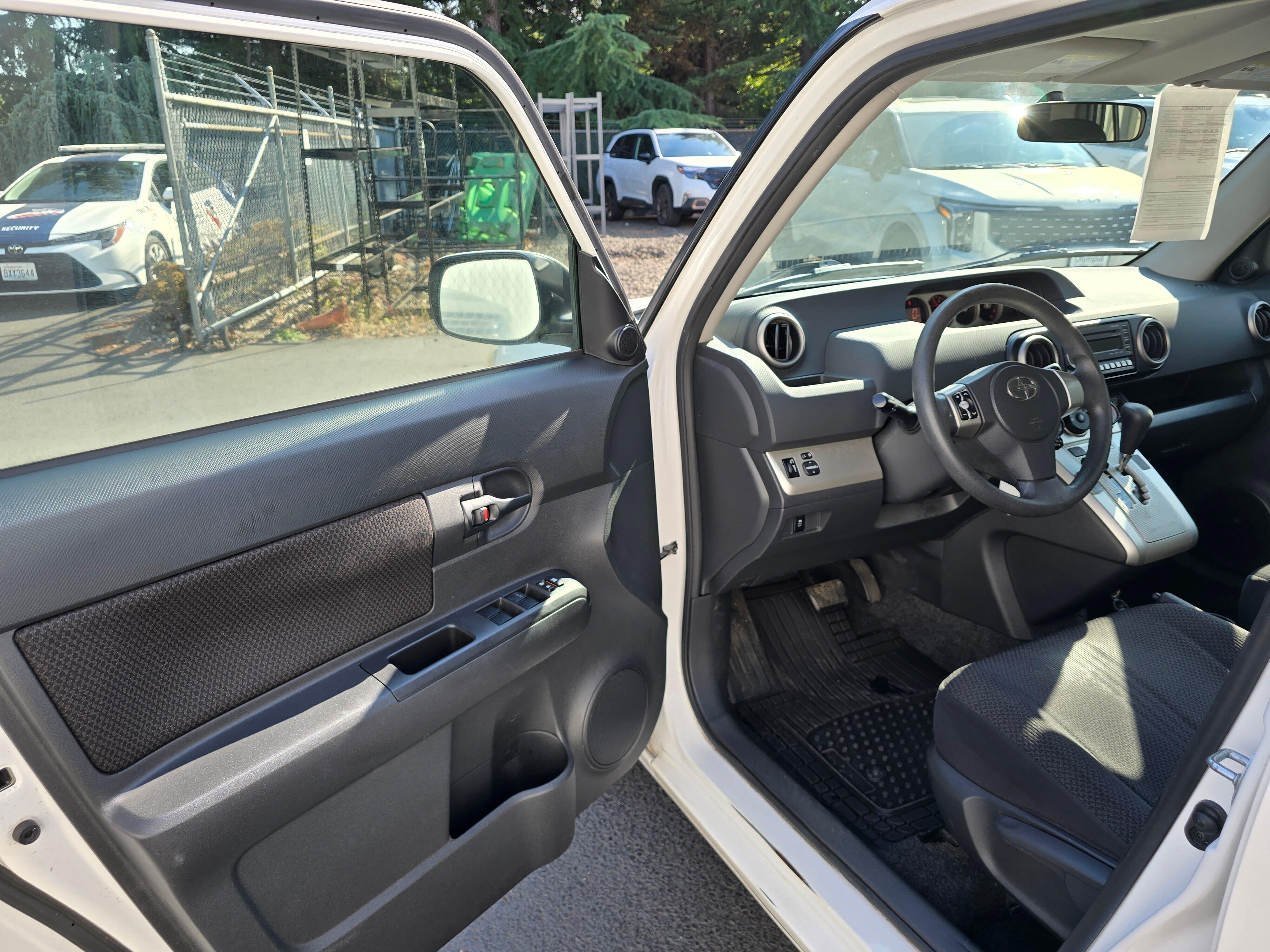 Used 2010 Super White Scion Base image 7