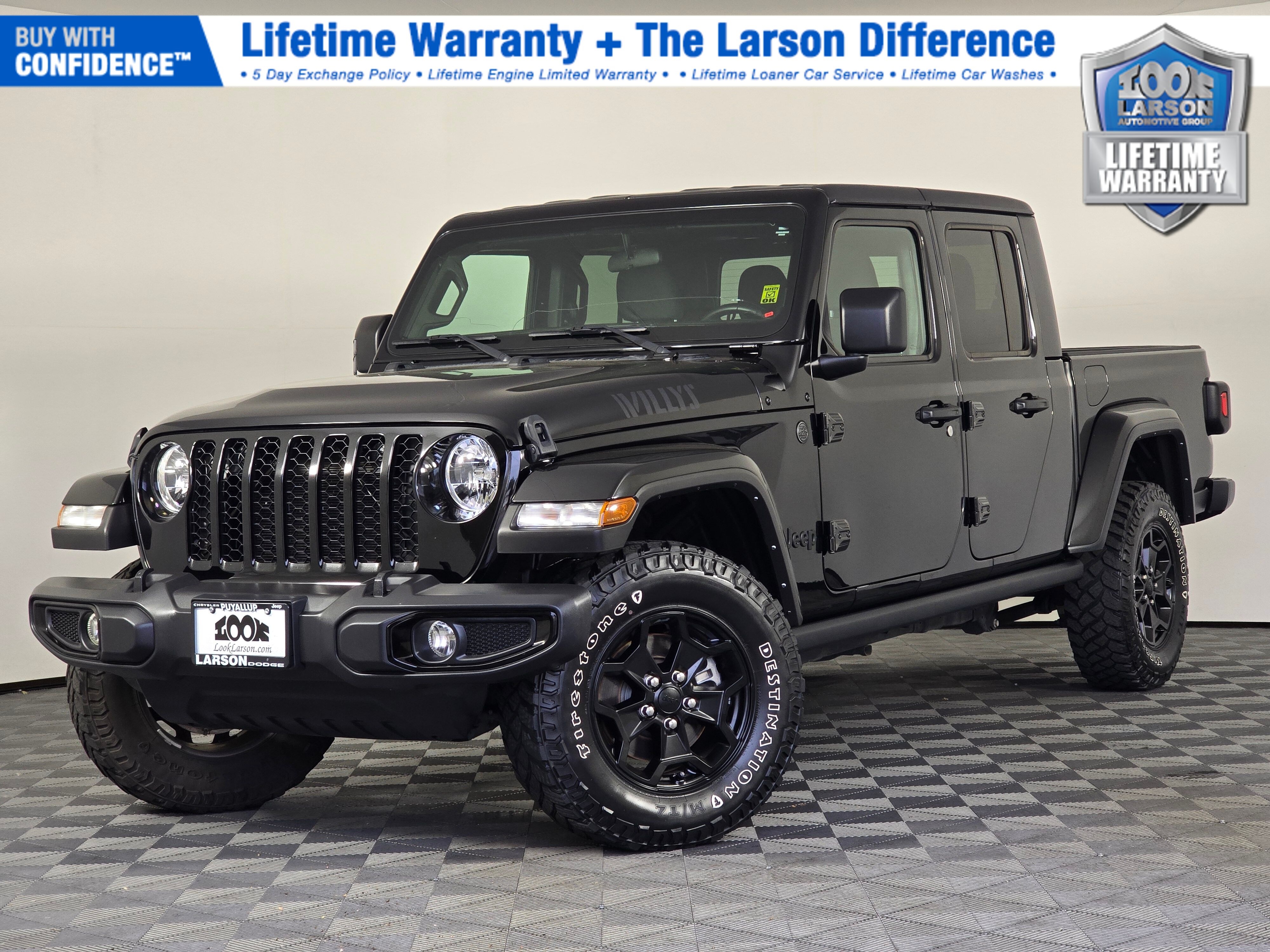 Black Clear Coat 2022 Jeep Gladiator Pickup Truck Four-Wheel Drive 6-Speed Manual