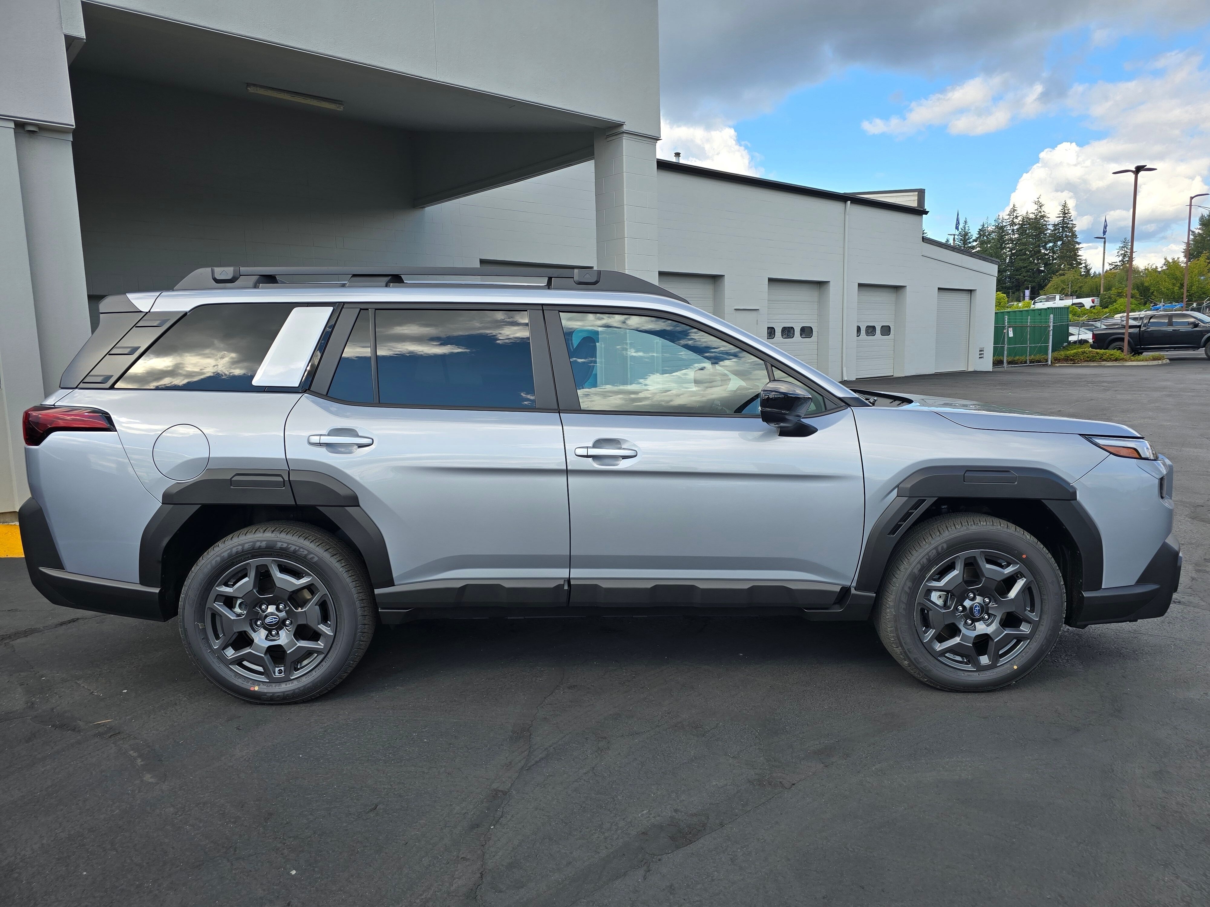 New 2026 ICE SILVER METALLIC Subaru Premium image 3