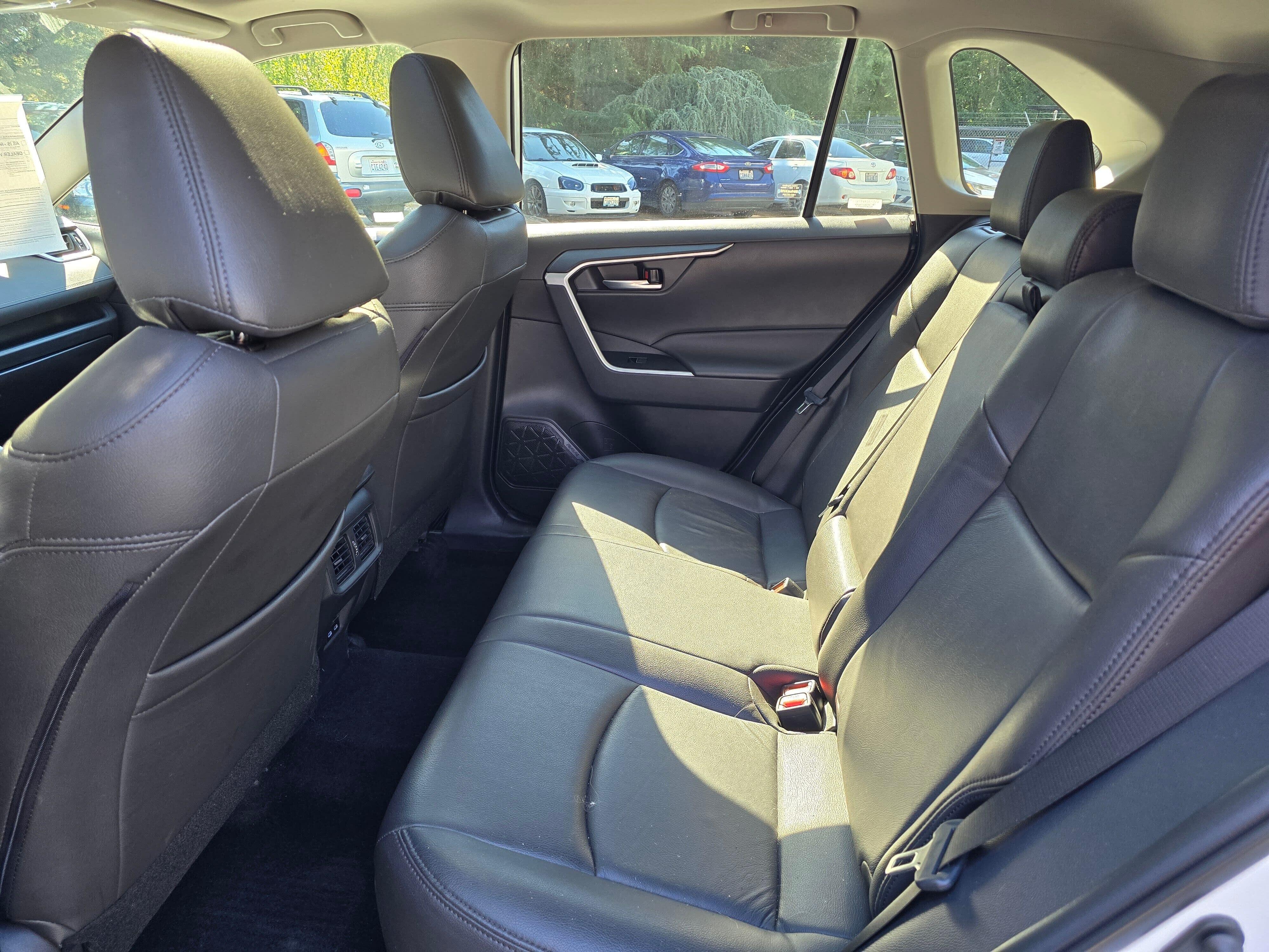 Used 2022 White Toyota XLE image 10