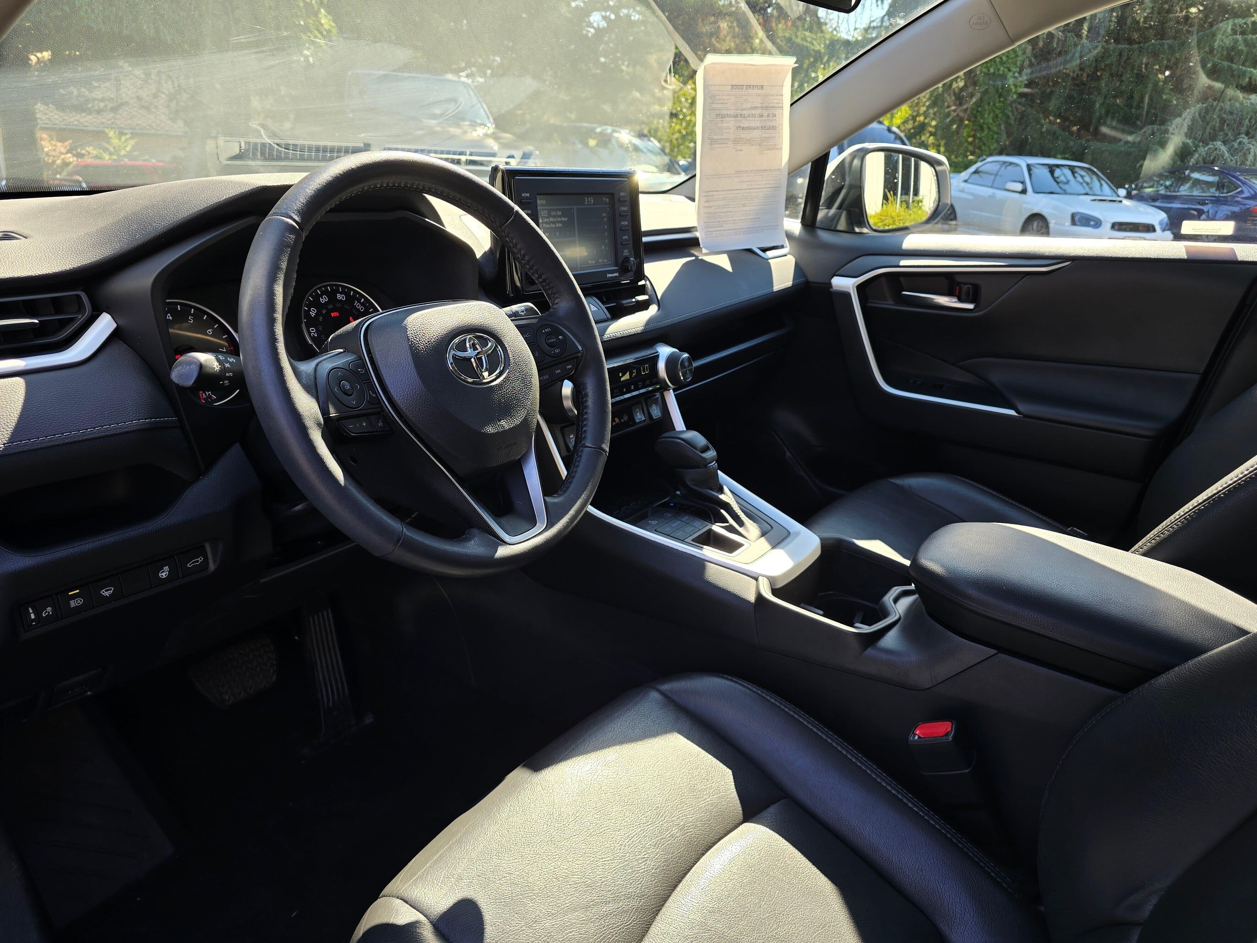 Used 2022 White Toyota XLE image 11