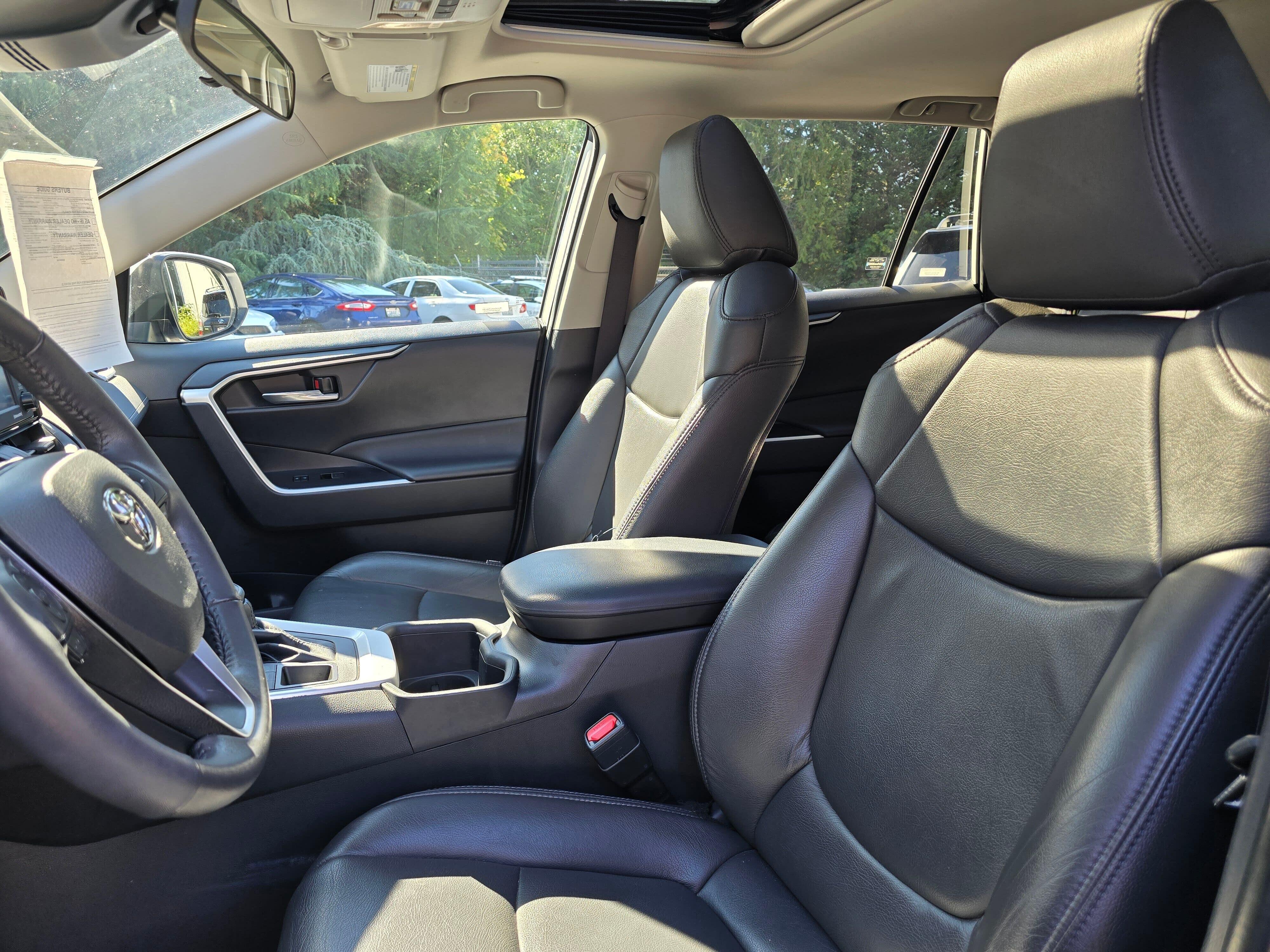 Used 2022 White Toyota XLE image 12