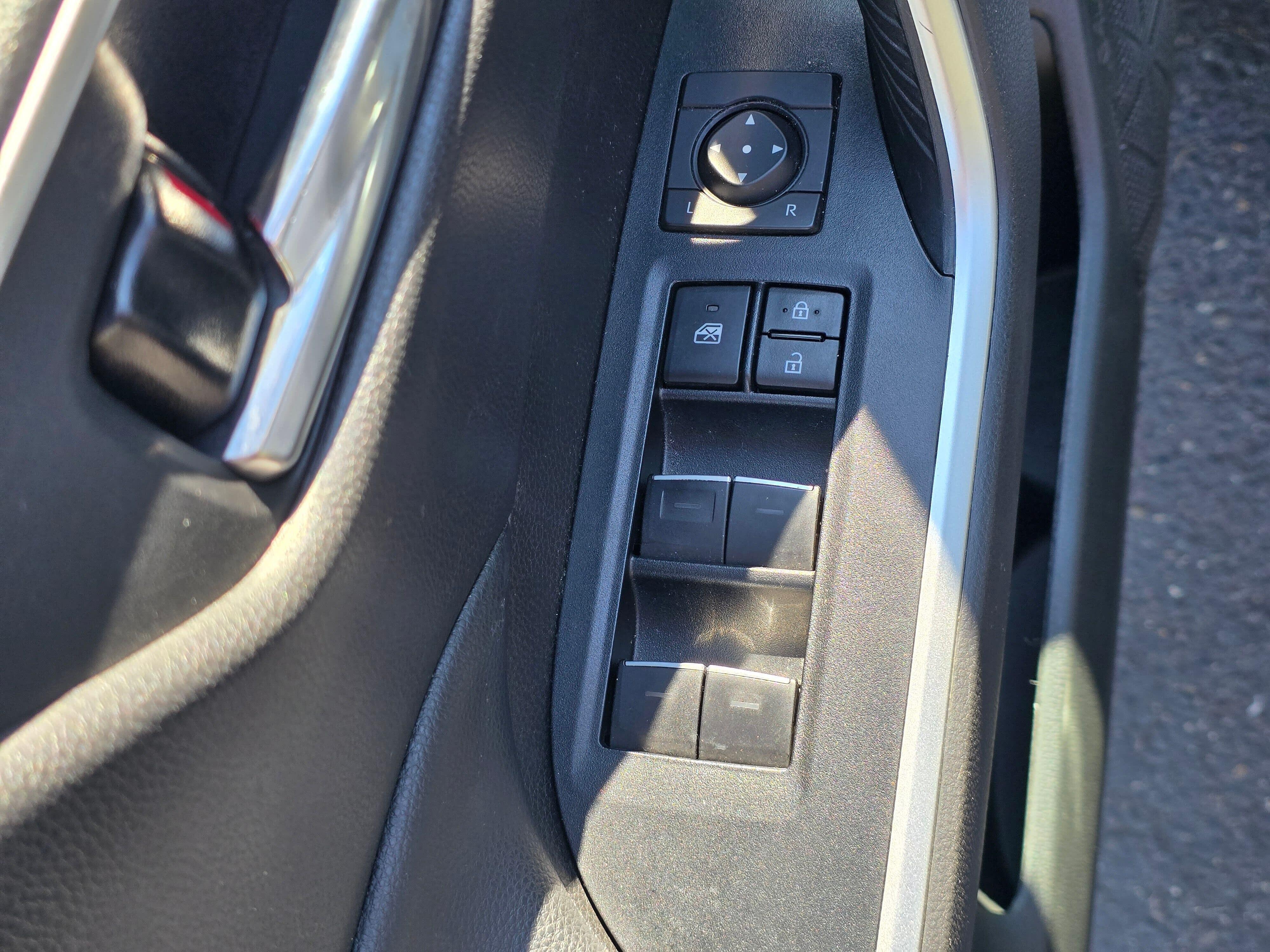 Used 2022 White Toyota XLE image 15